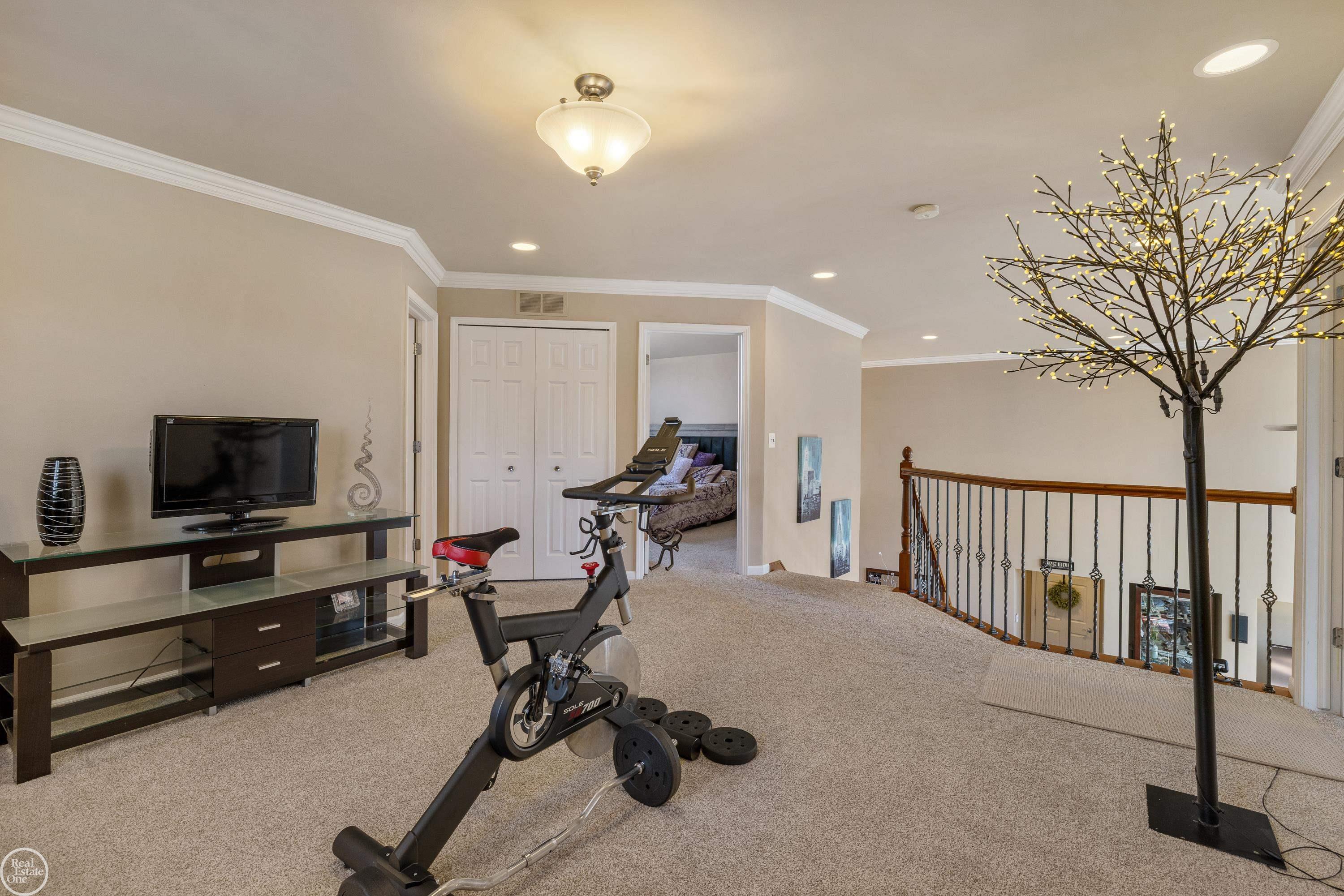 28014 Ashland Avenue, Harrison Twp, MI, 48045