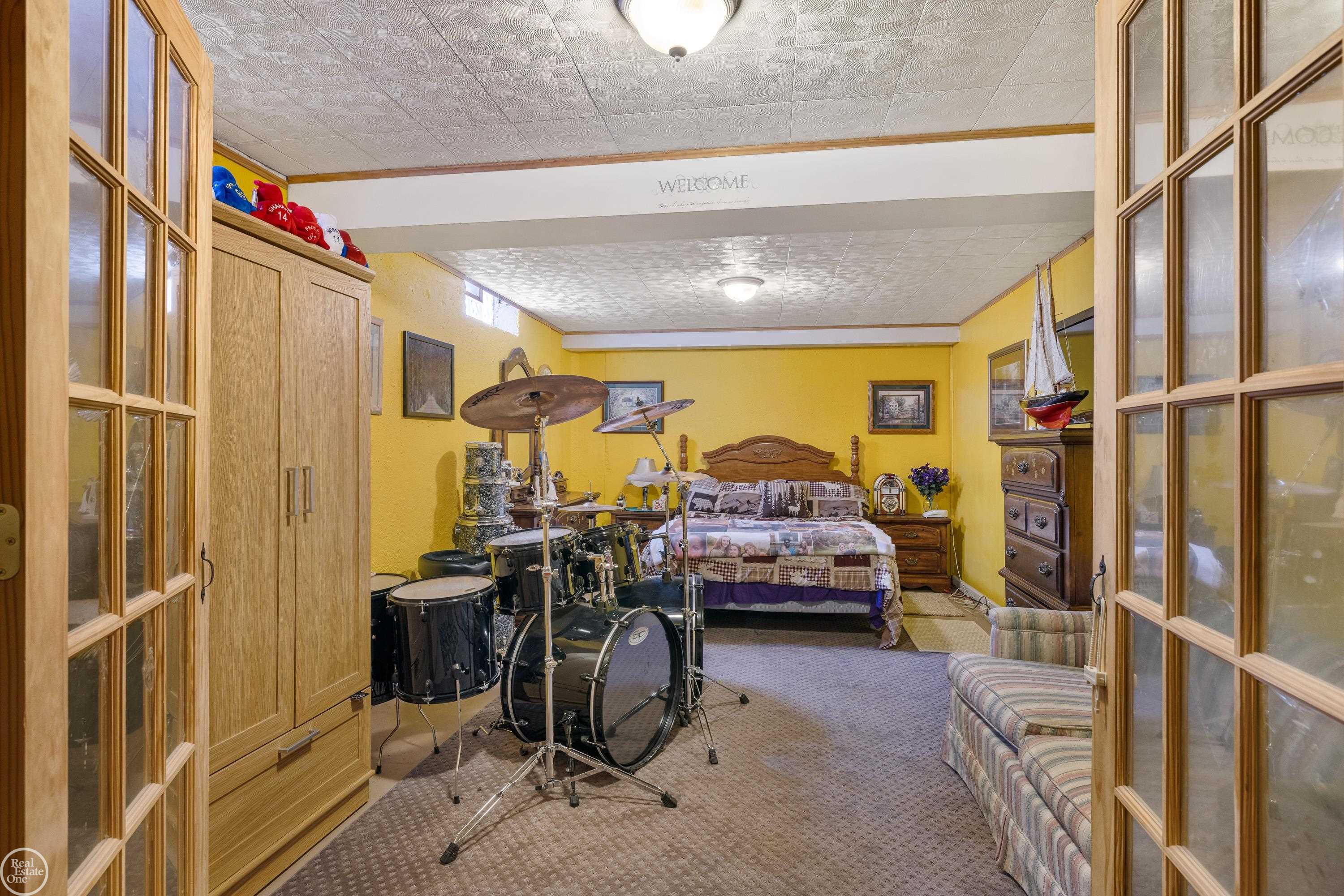 28014 Ashland Avenue, Harrison Twp, MI, 48045