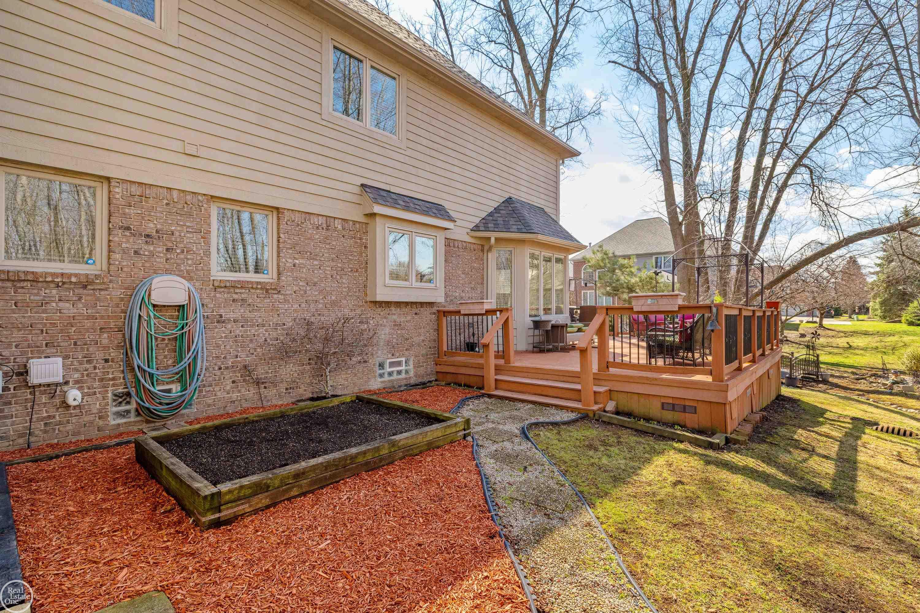 28014 Ashland Avenue, Harrison Twp, MI, 48045