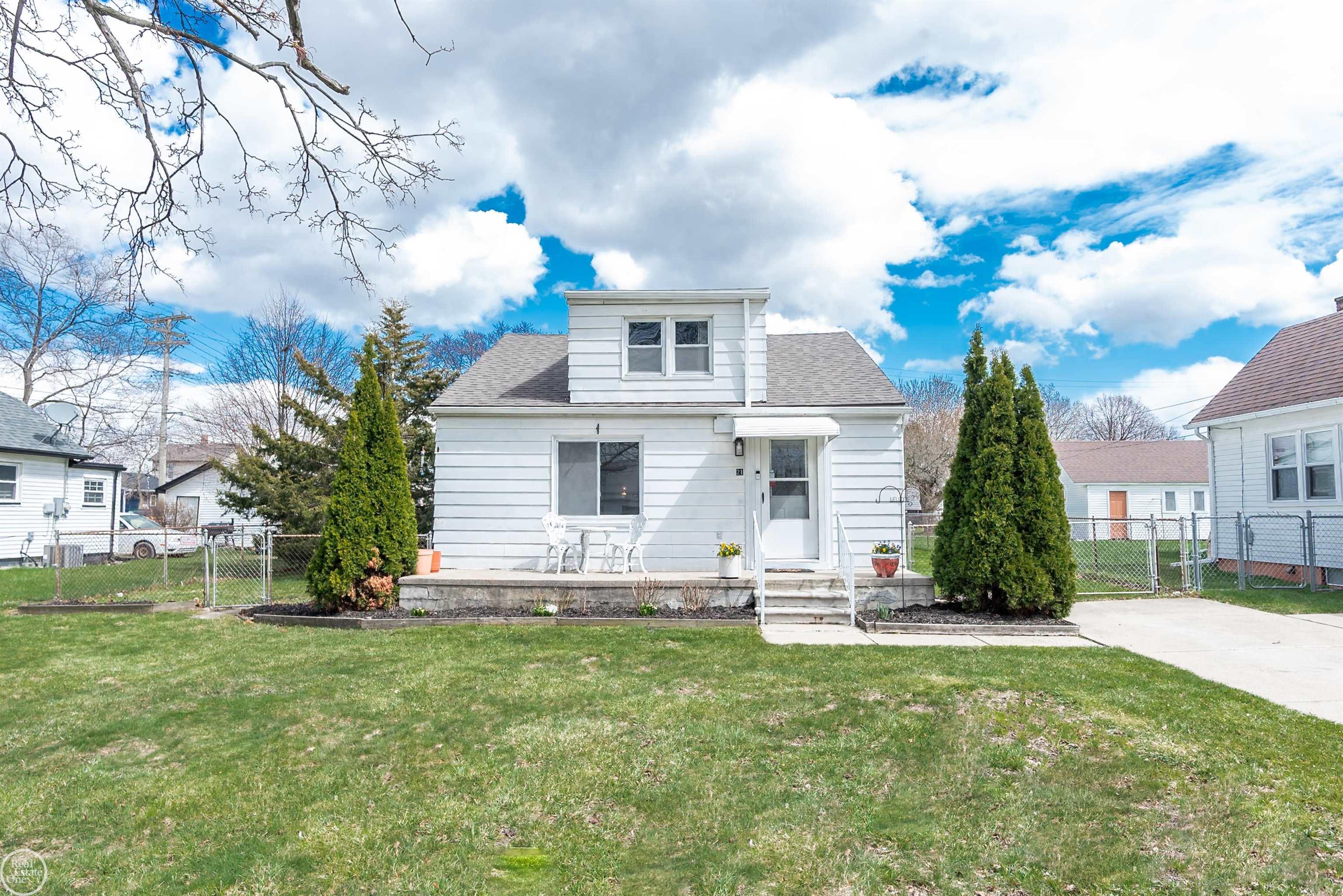 21 Logan Street, Mount Clemens, MI, 48043