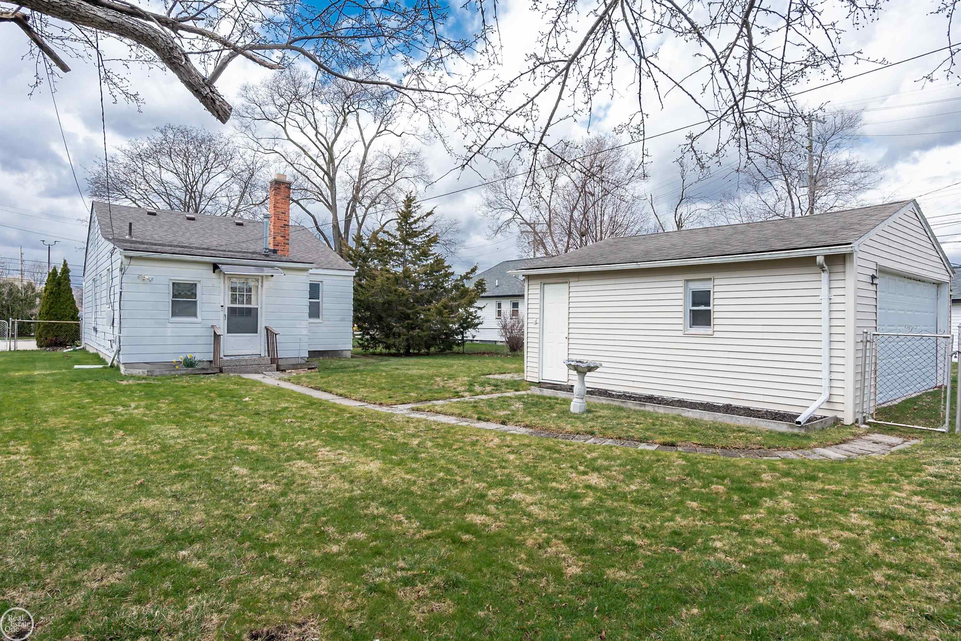 21 Logan Street, Mount Clemens, MI, 48043