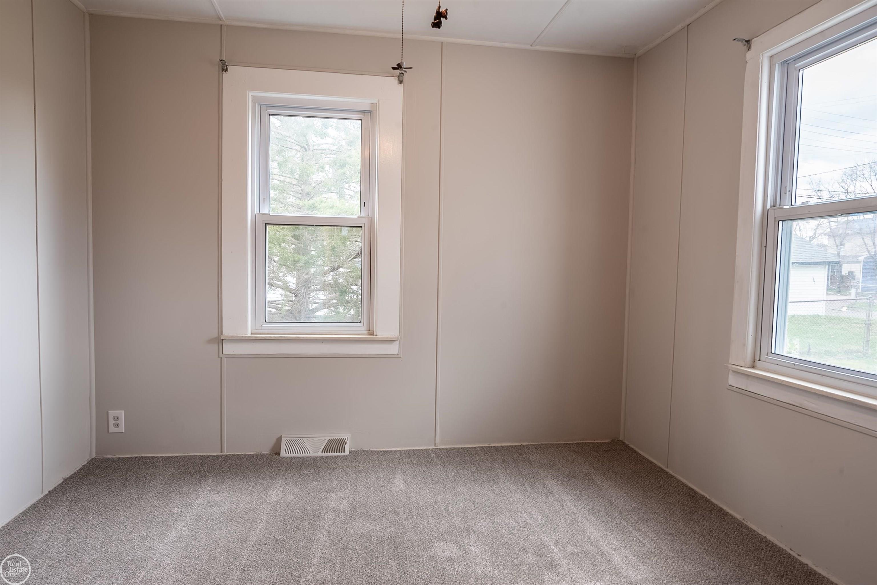 21 Logan Street, Mount Clemens, MI, 48043