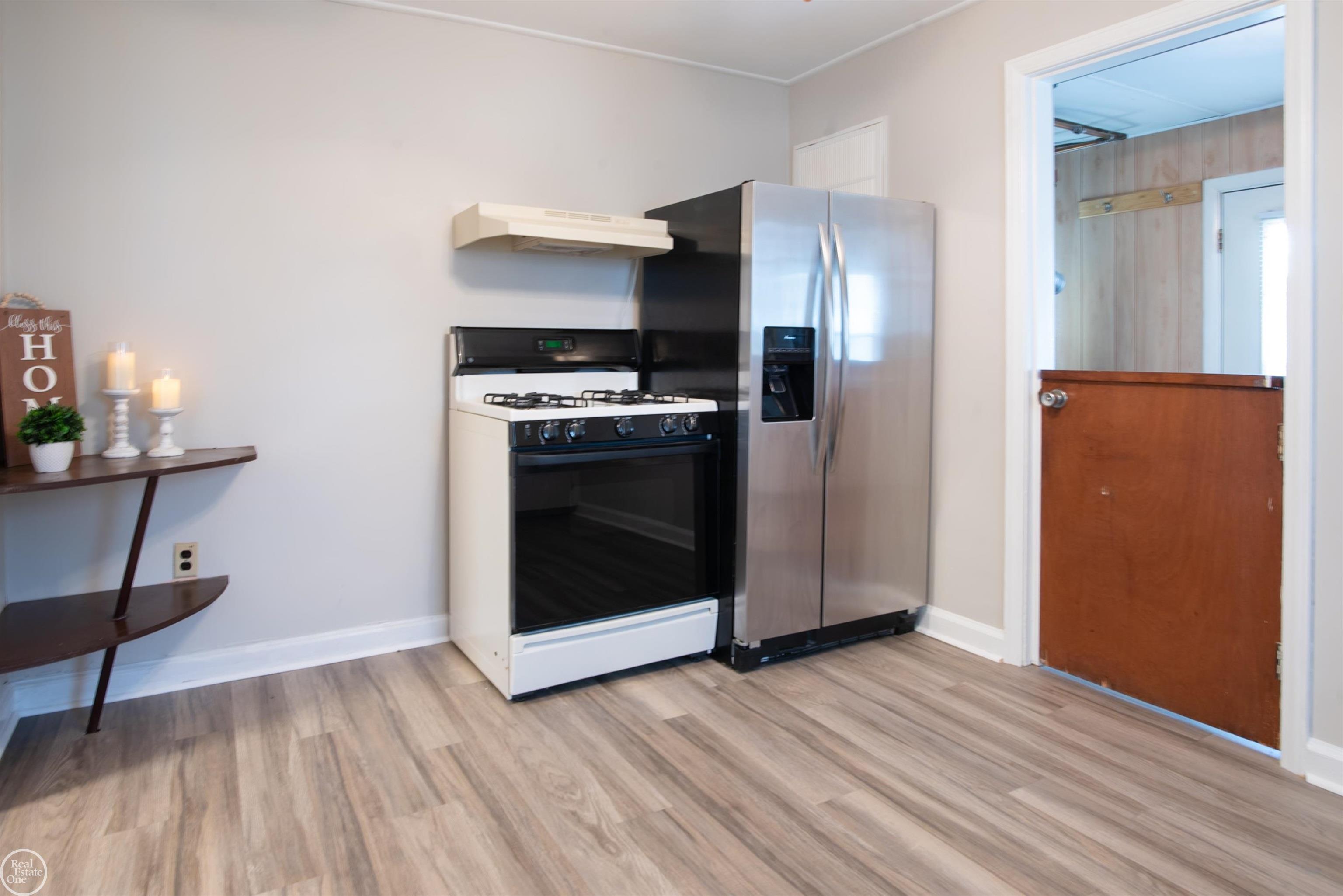 21 Logan Street, Mount Clemens, MI, 48043