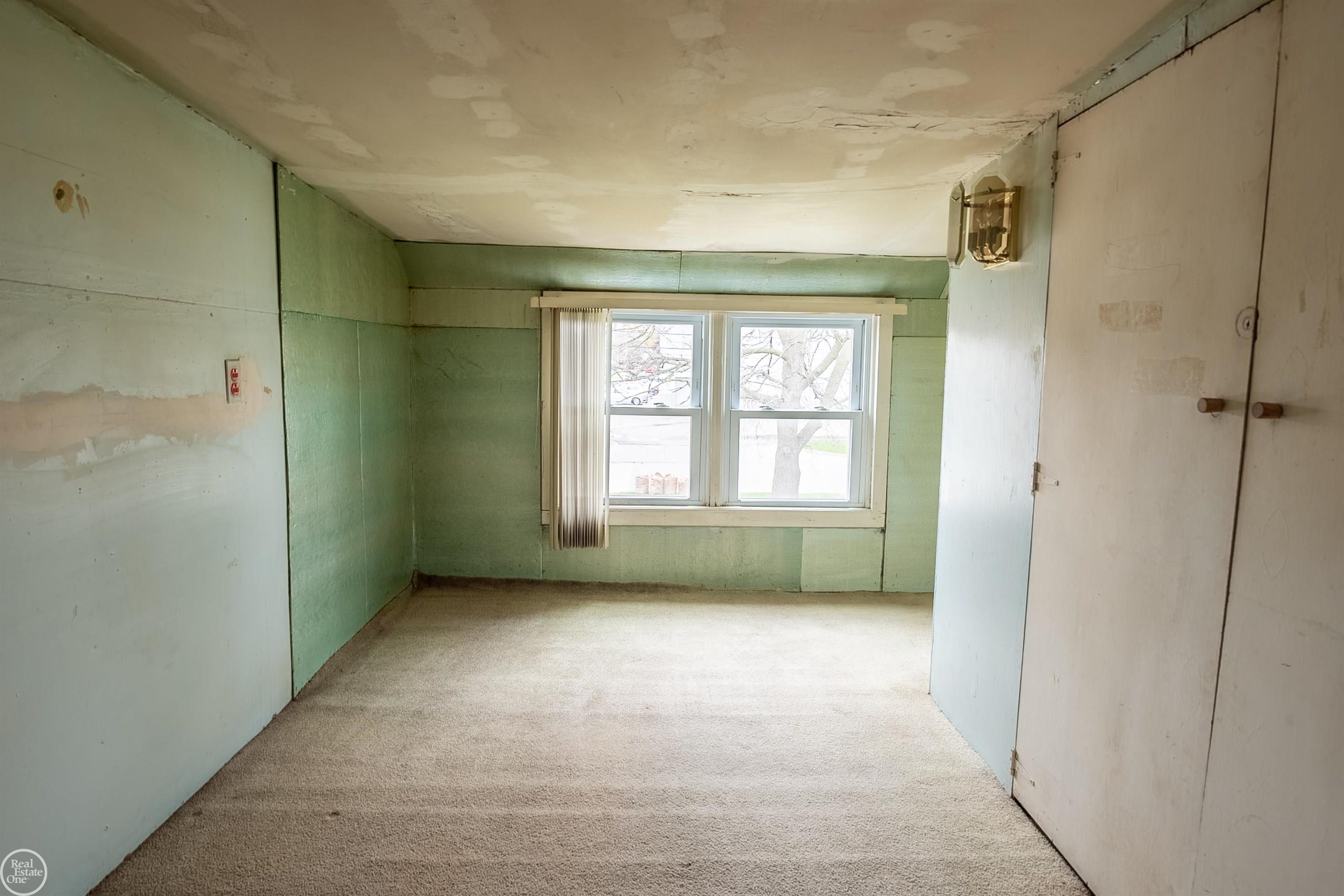 21 Logan Street, Mount Clemens, MI, 48043