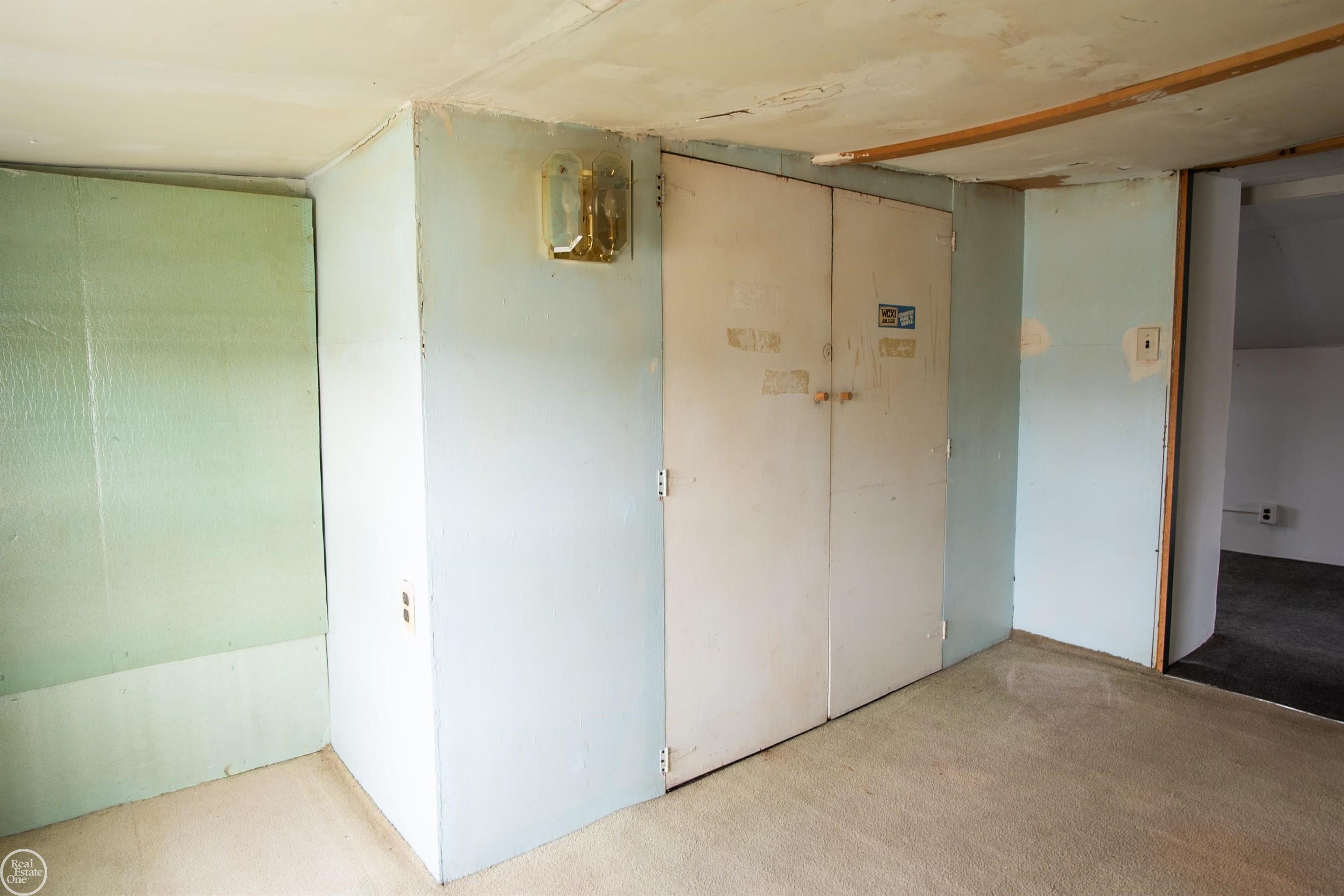 21 Logan Street, Mount Clemens, MI, 48043