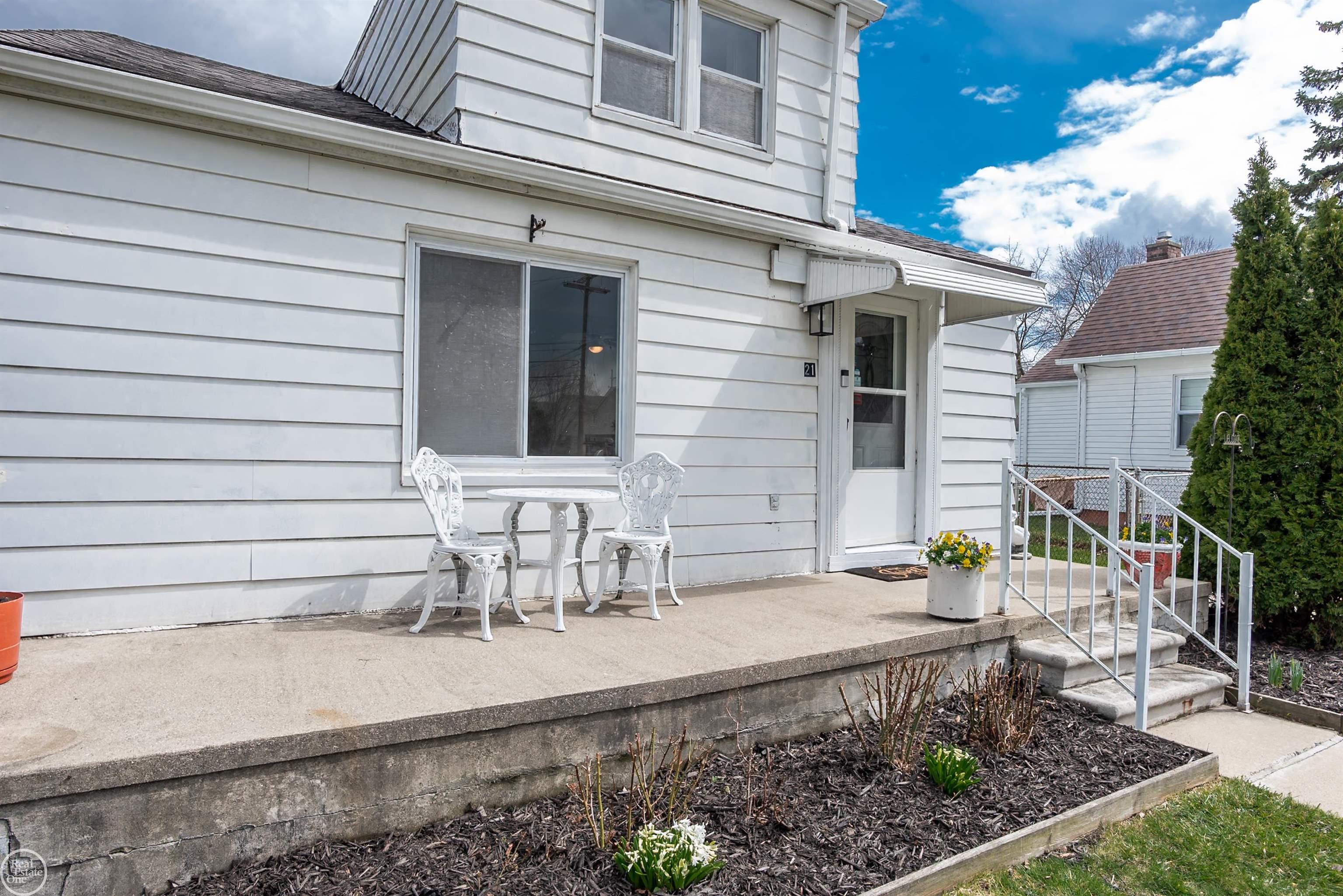 21 Logan Street, Mount Clemens, MI, 48043