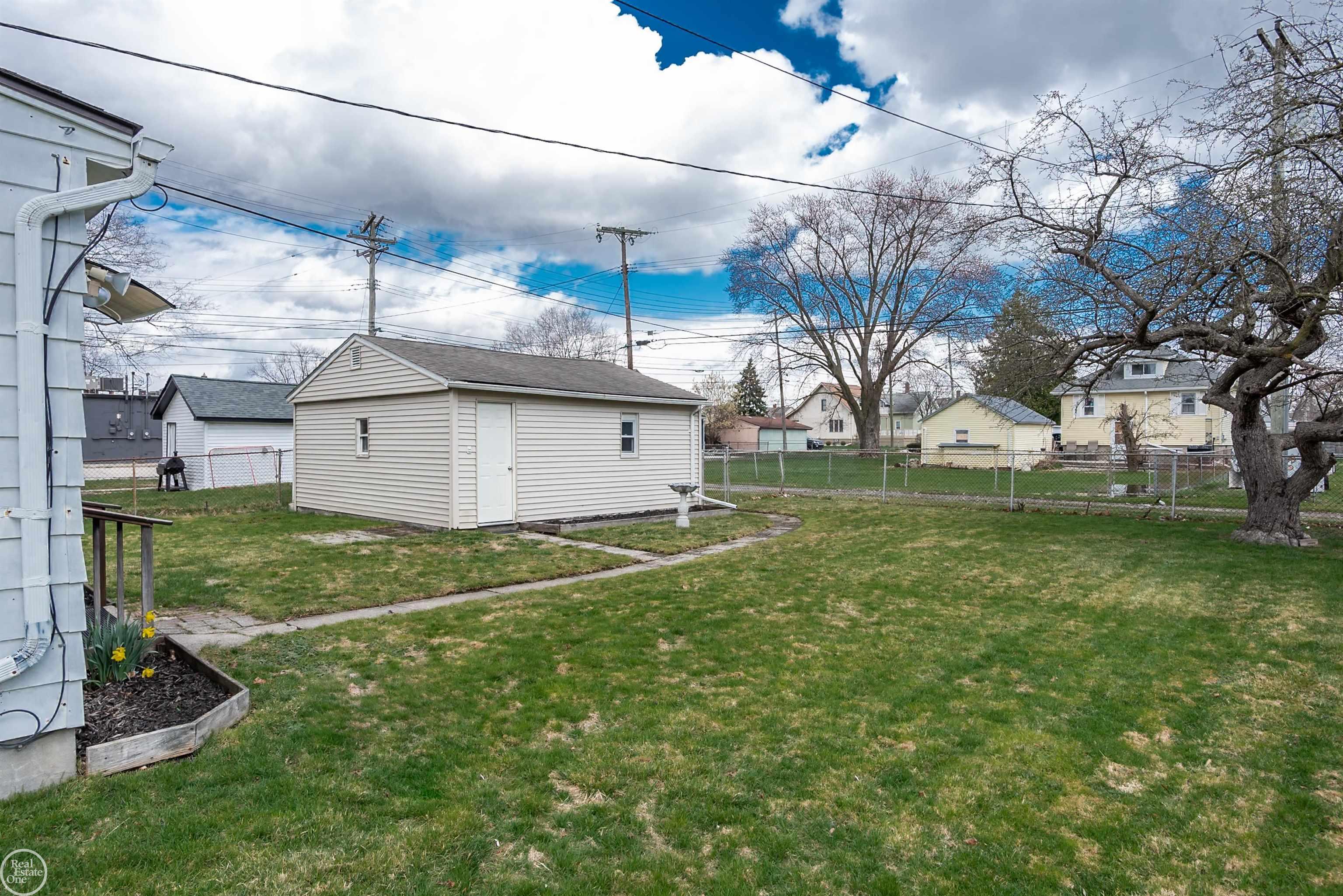 21 Logan Street, Mount Clemens, MI, 48043