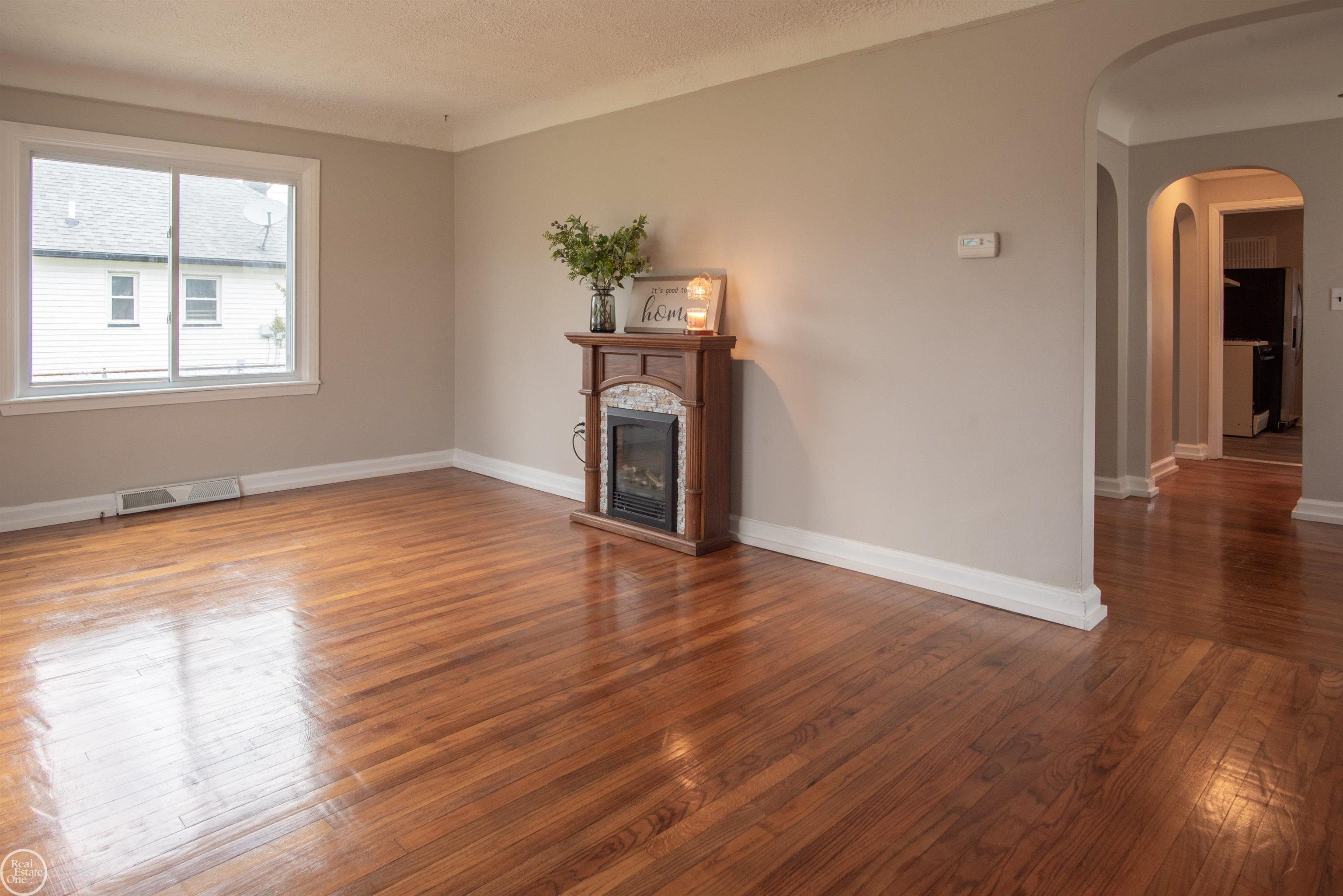 21 Logan Street, Mount Clemens, MI, 48043