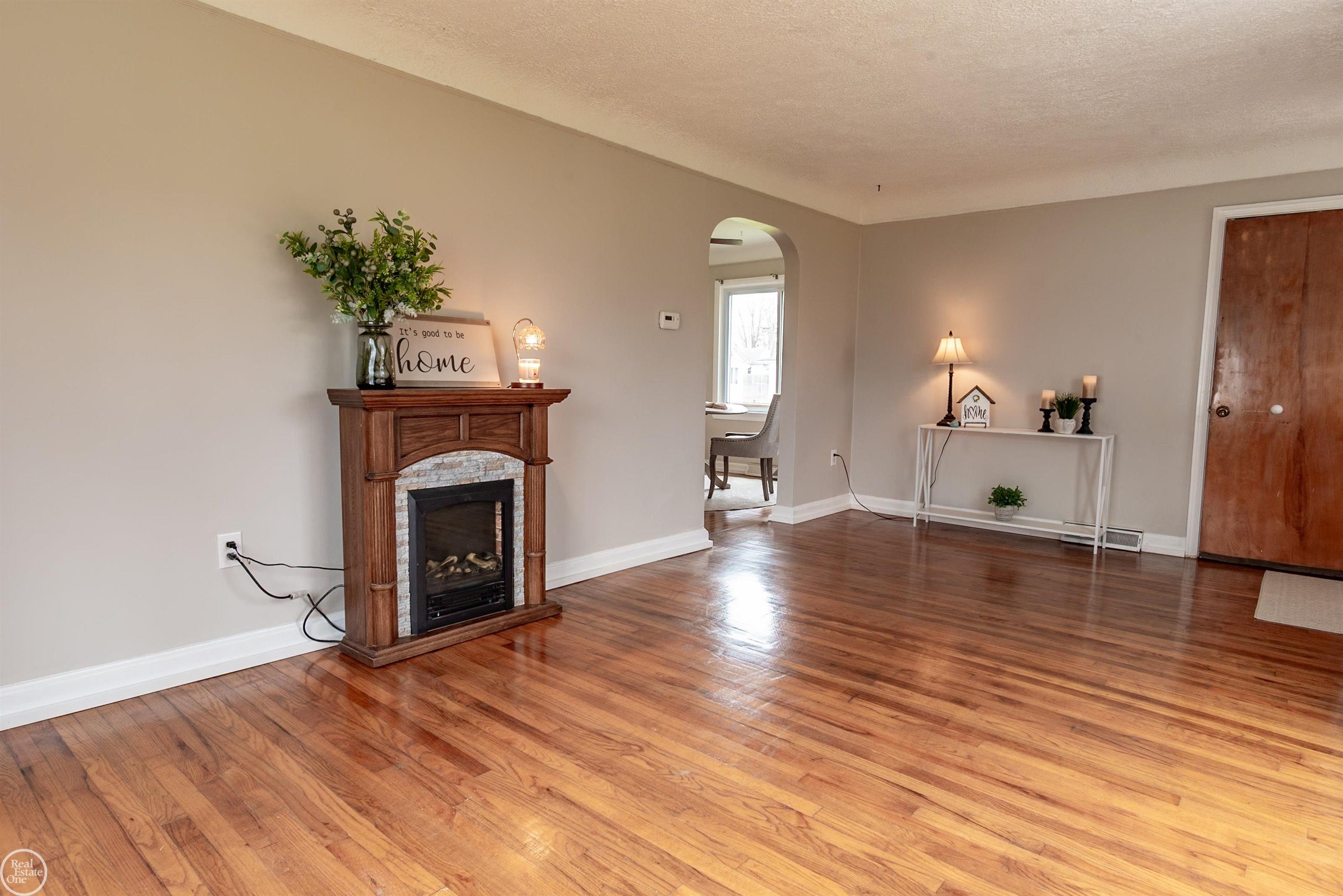 21 Logan Street, Mount Clemens, MI, 48043