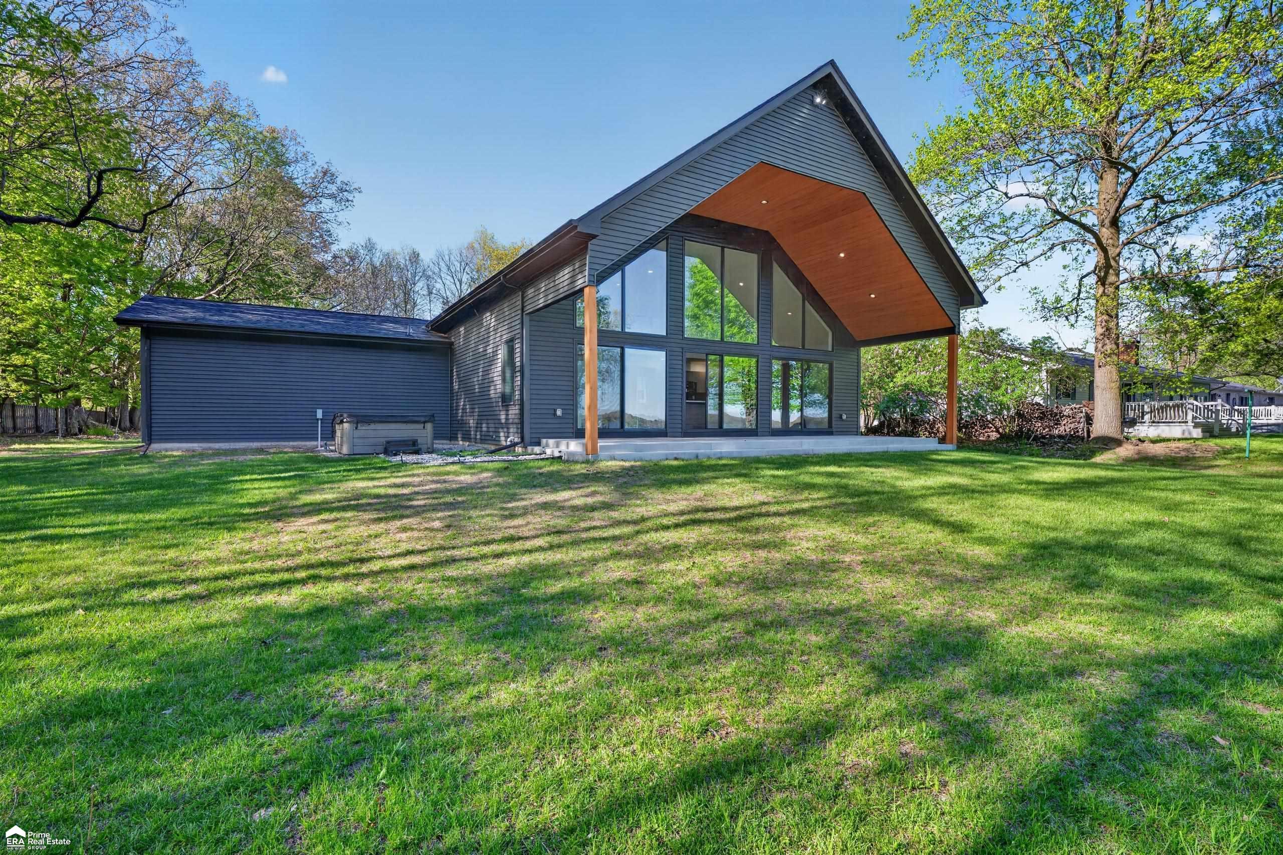 5881 Lake Crest Drive