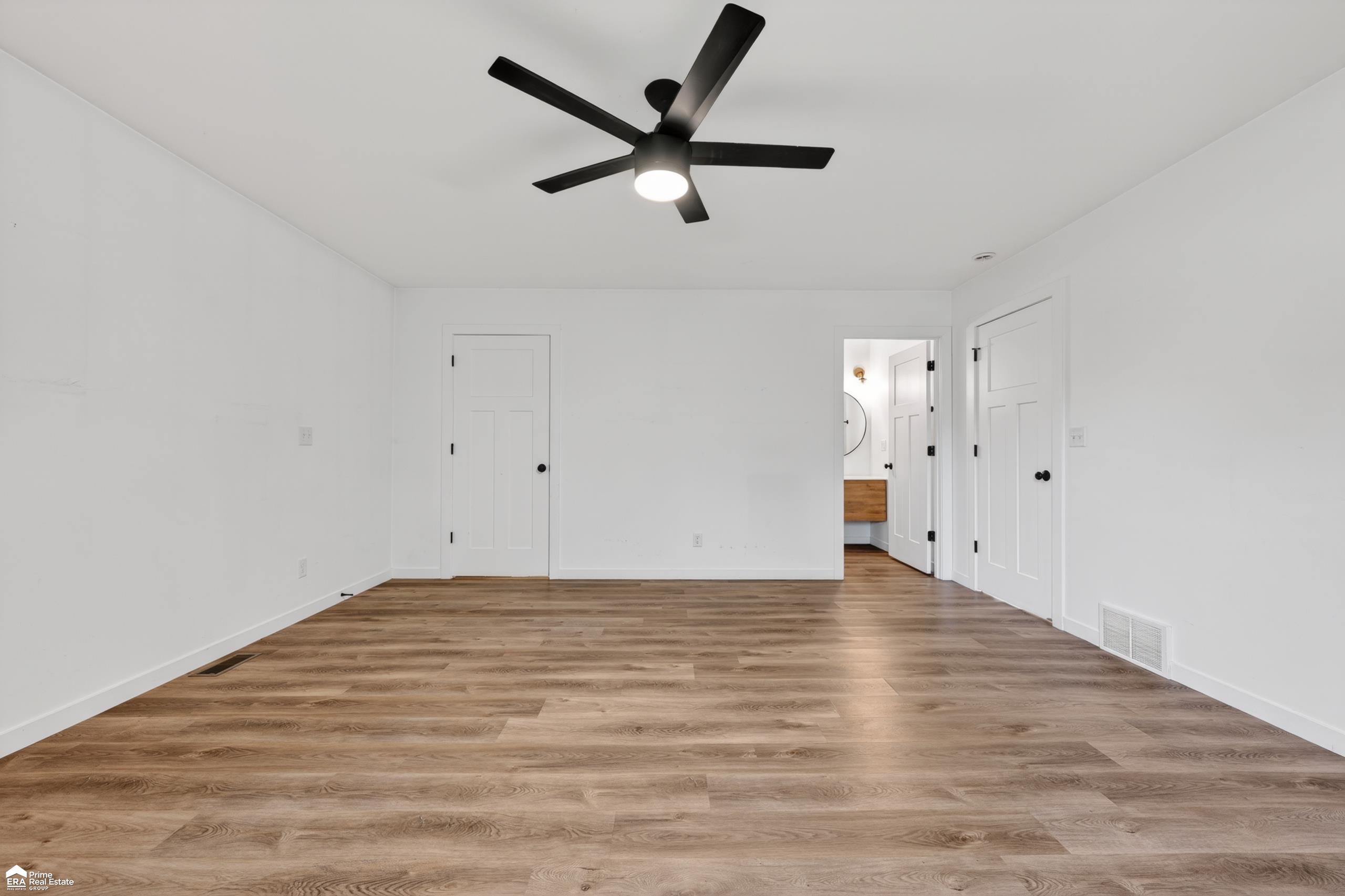 5881 Lake Crest Drive photo 13