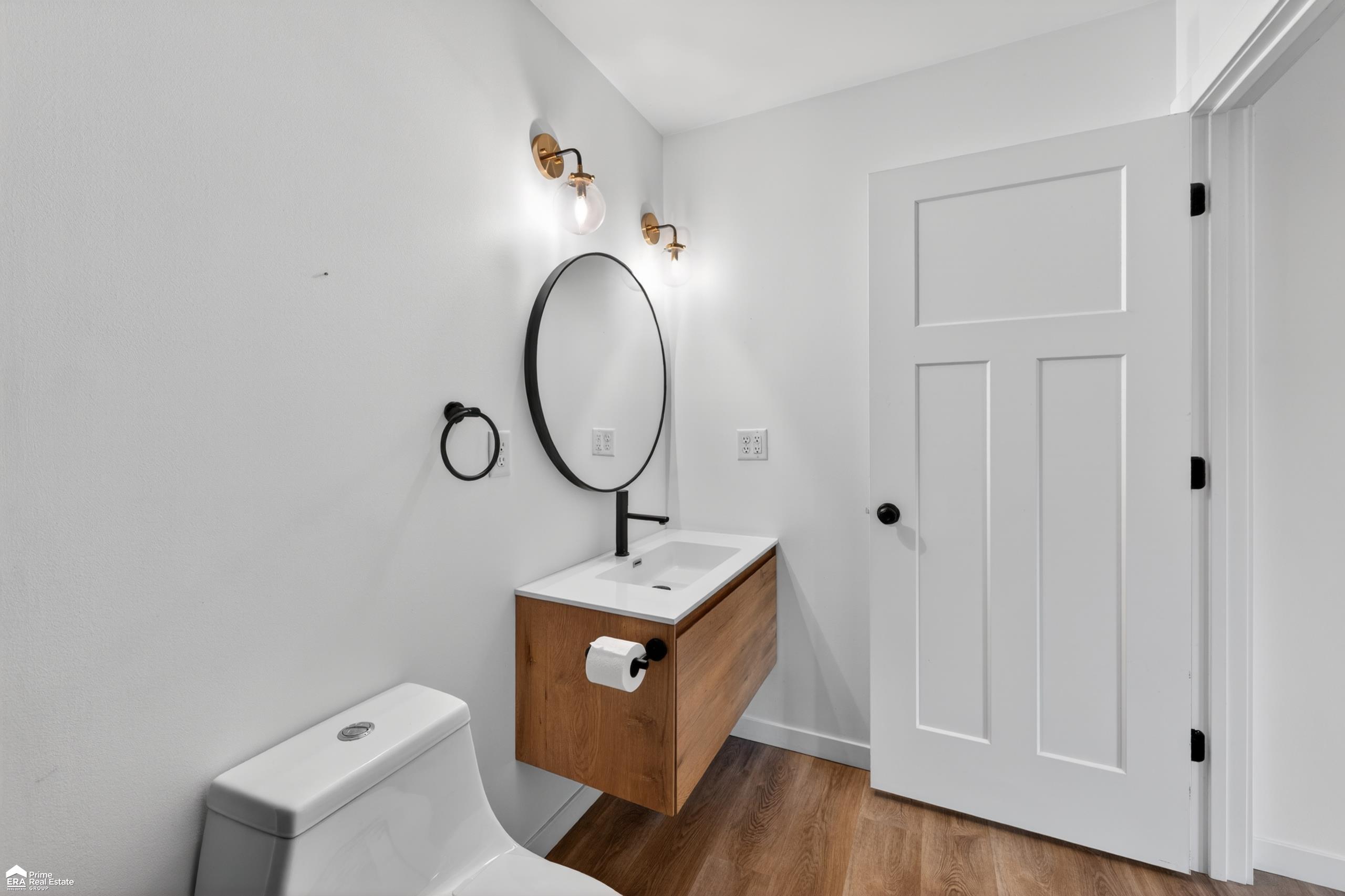 5881 Lake Crest Drive photo 8