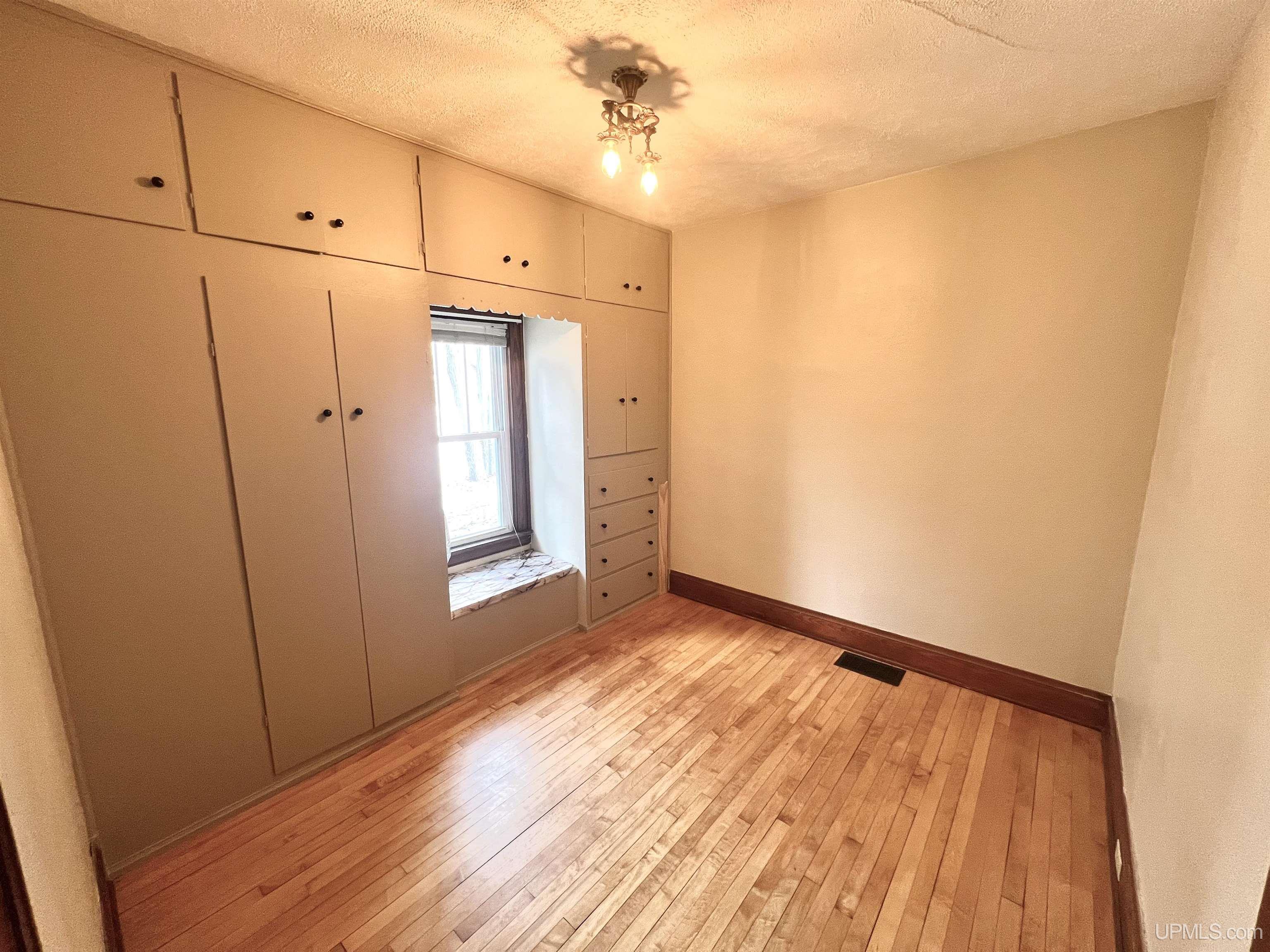 115 E College Avenue, Marquette, MI, 49855