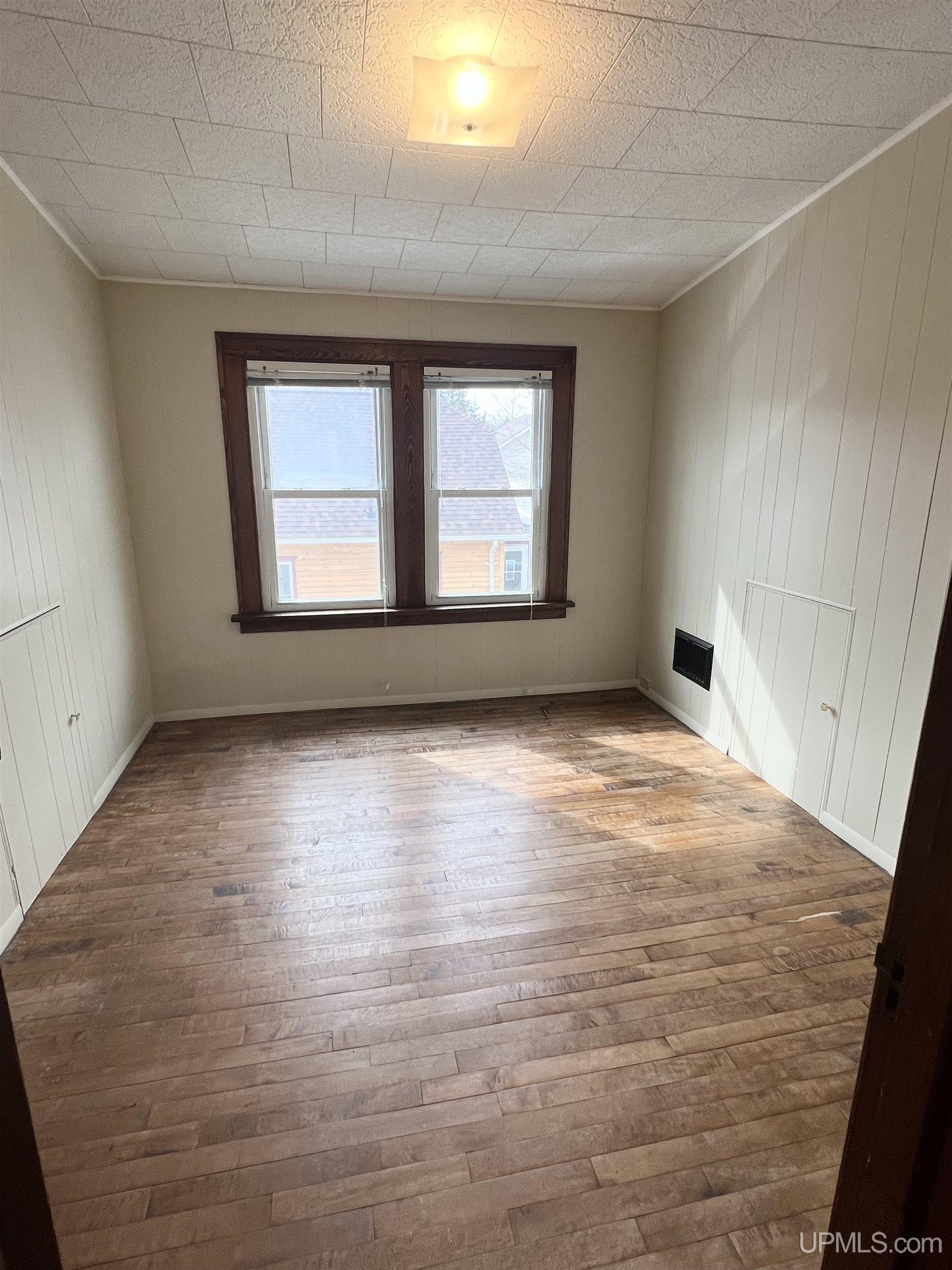 115 E College Avenue, Marquette, MI, 49855