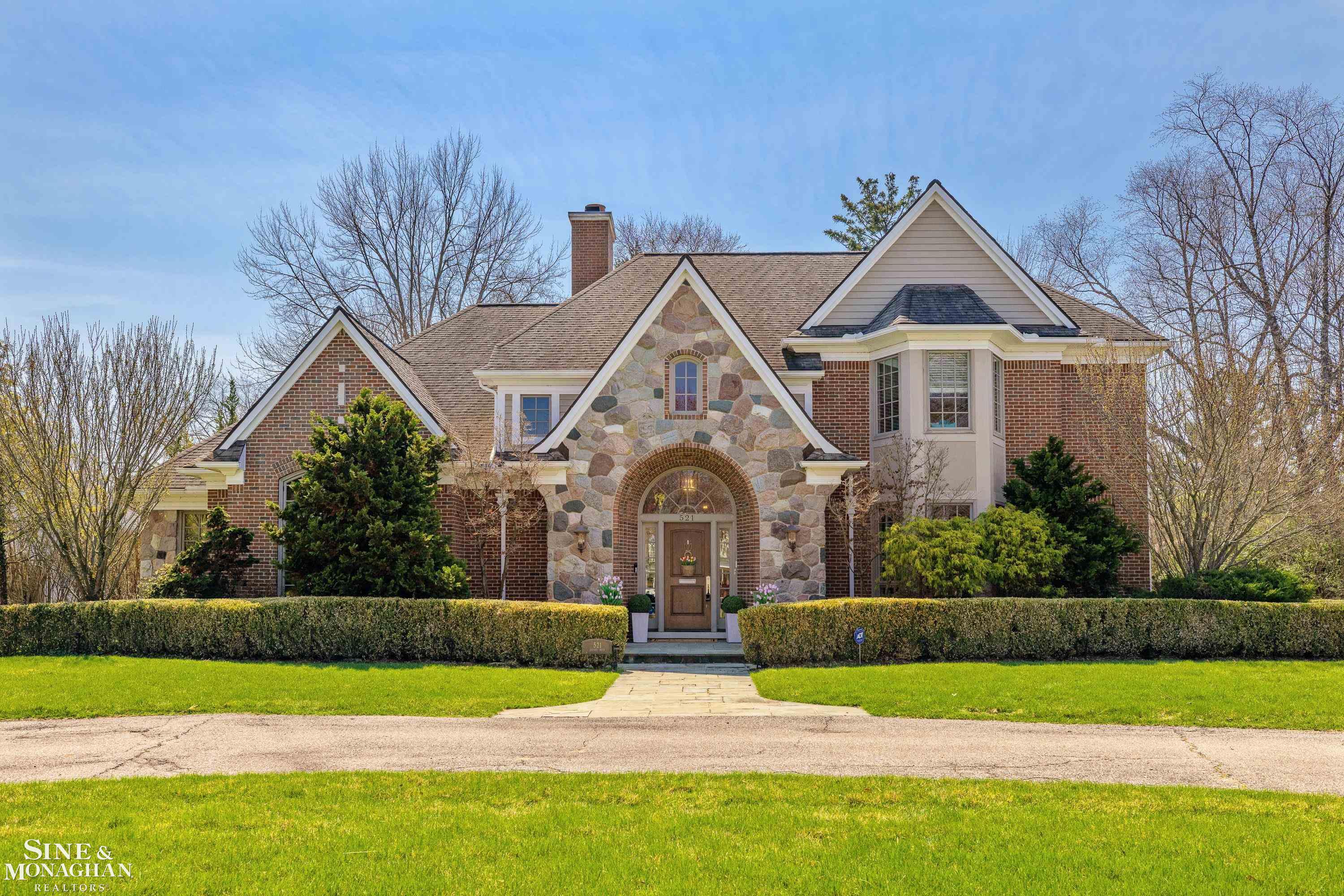 521 Oxford Road, Grosse Pointe Woods, MI, 48236