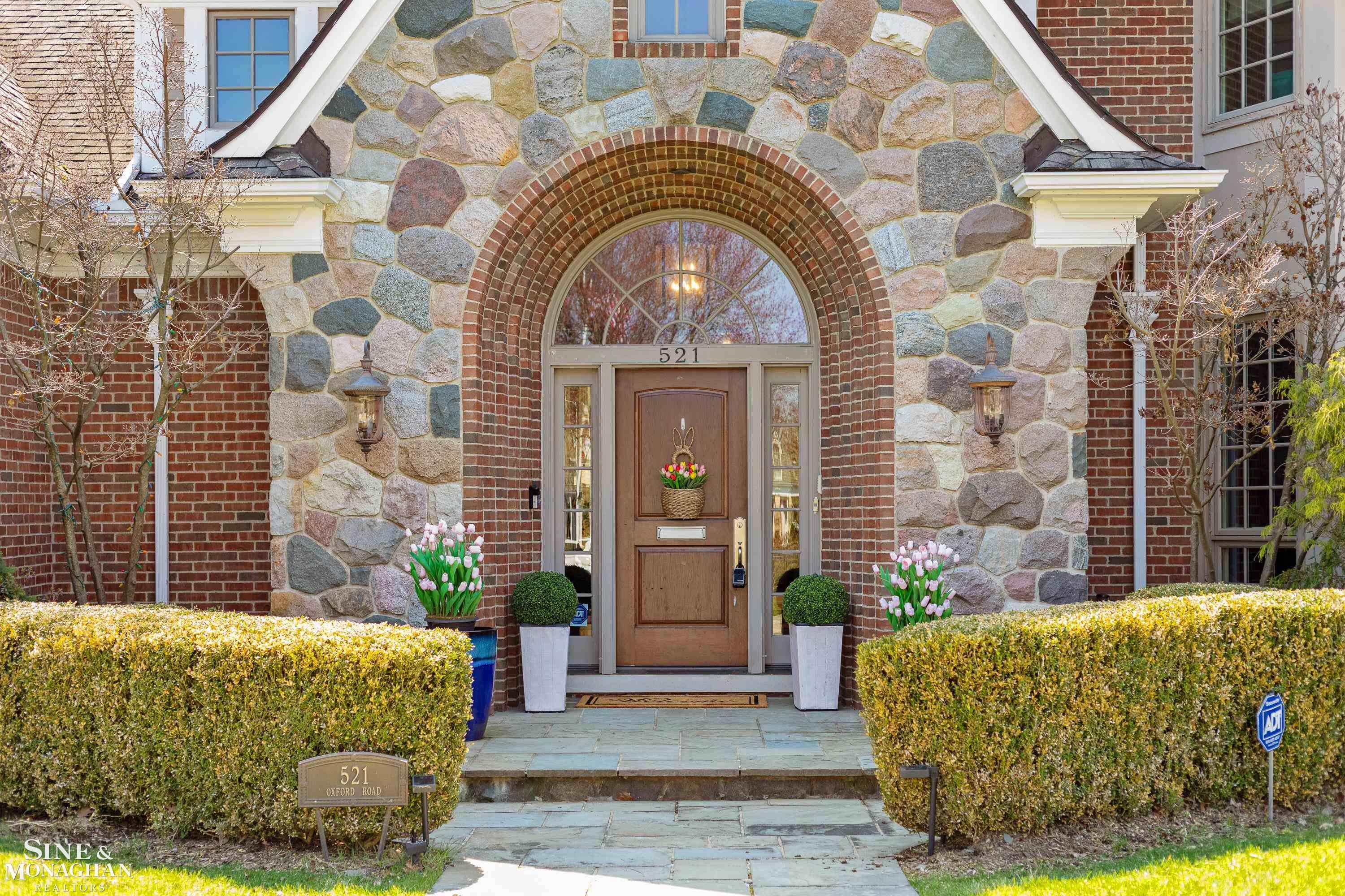 521 Oxford Road, Grosse Pointe Woods, MI, 48236