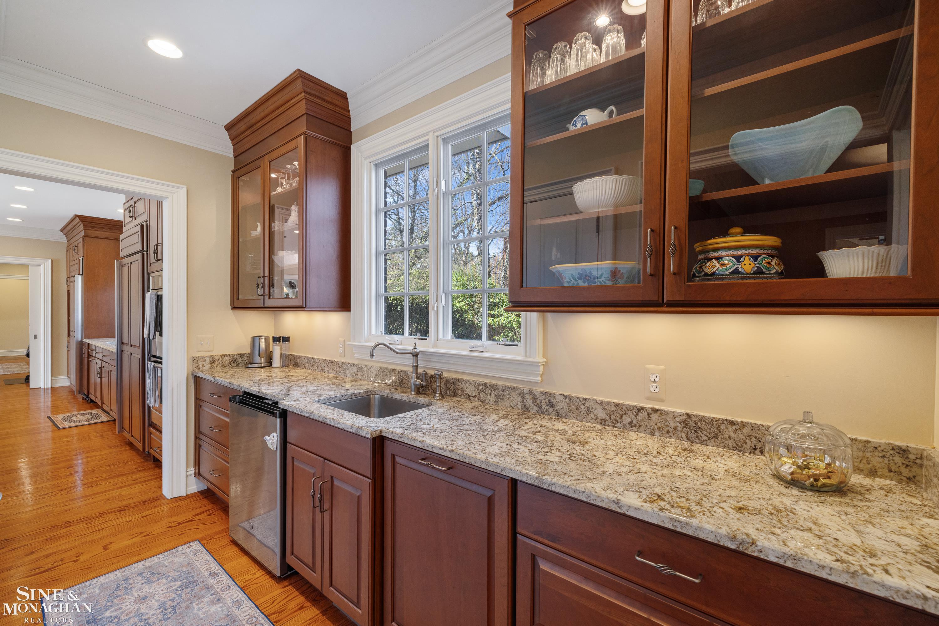 521 Oxford Road, Grosse Pointe Woods, MI, 48236