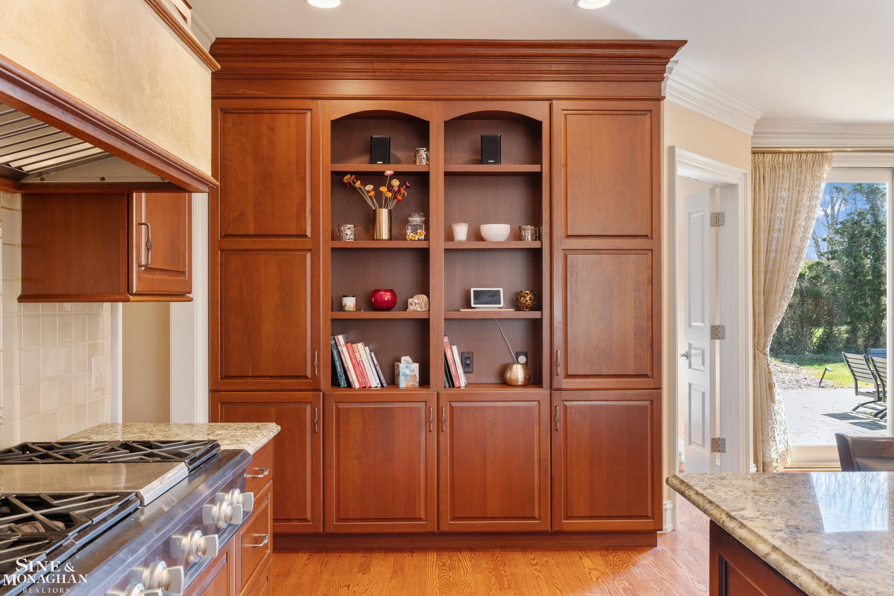 521 Oxford Road, Grosse Pointe Woods, MI, 48236