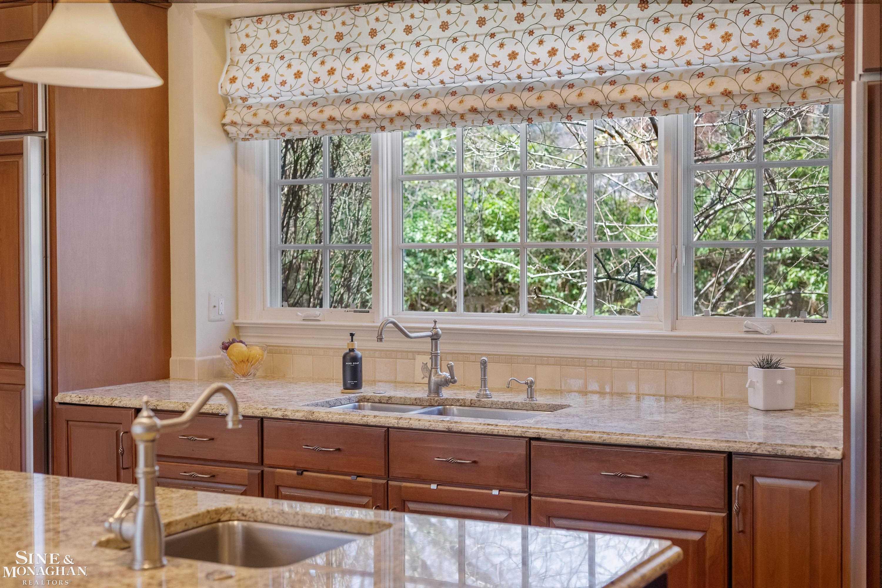 521 Oxford Road, Grosse Pointe Woods, MI, 48236