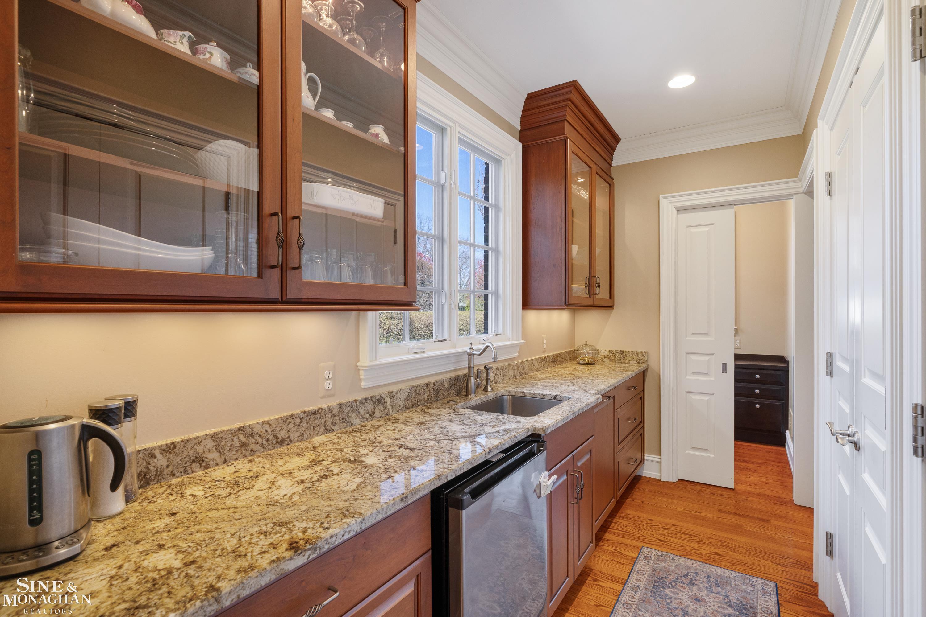 521 Oxford Road, Grosse Pointe Woods, MI, 48236