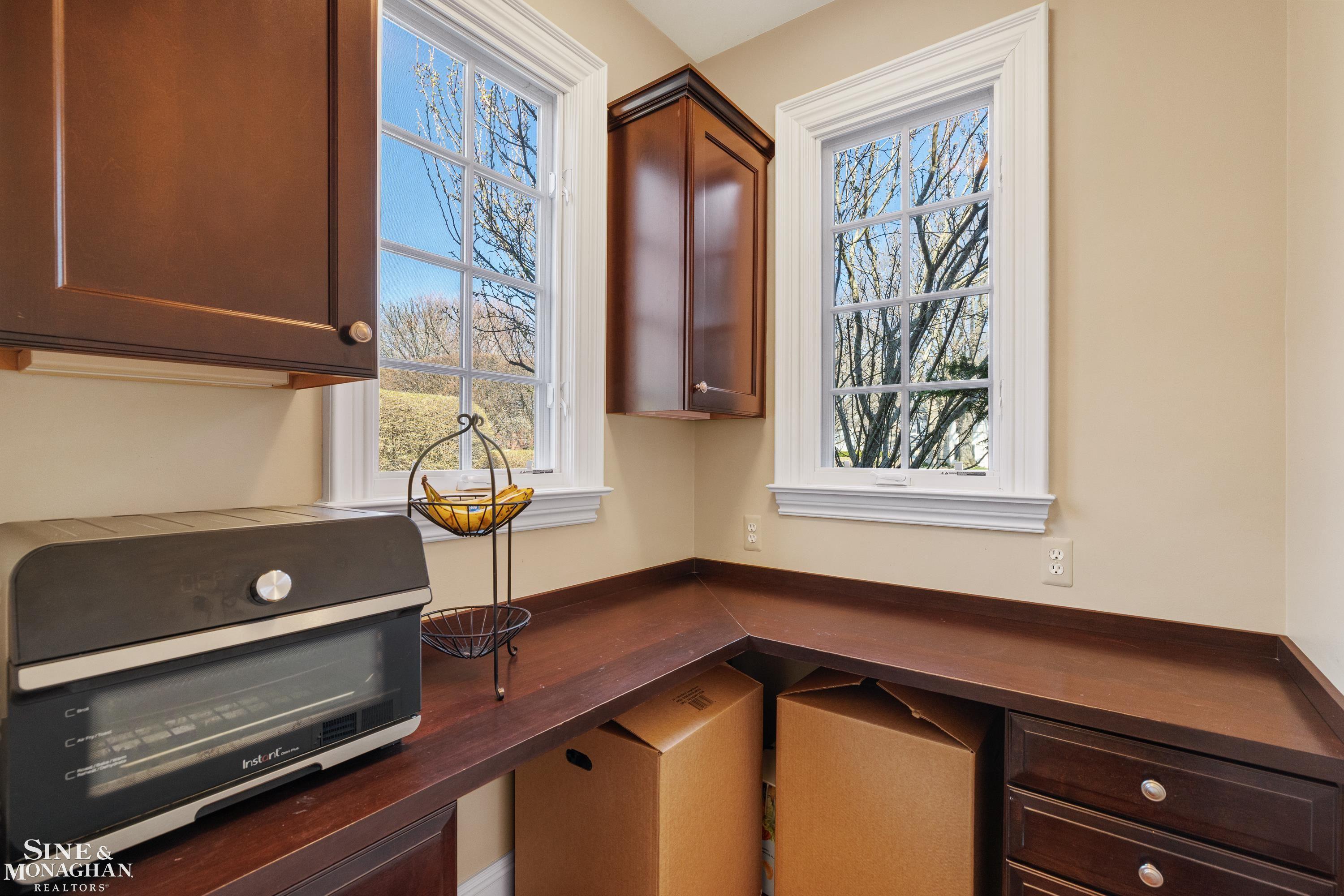 521 Oxford Road, Grosse Pointe Woods, MI, 48236