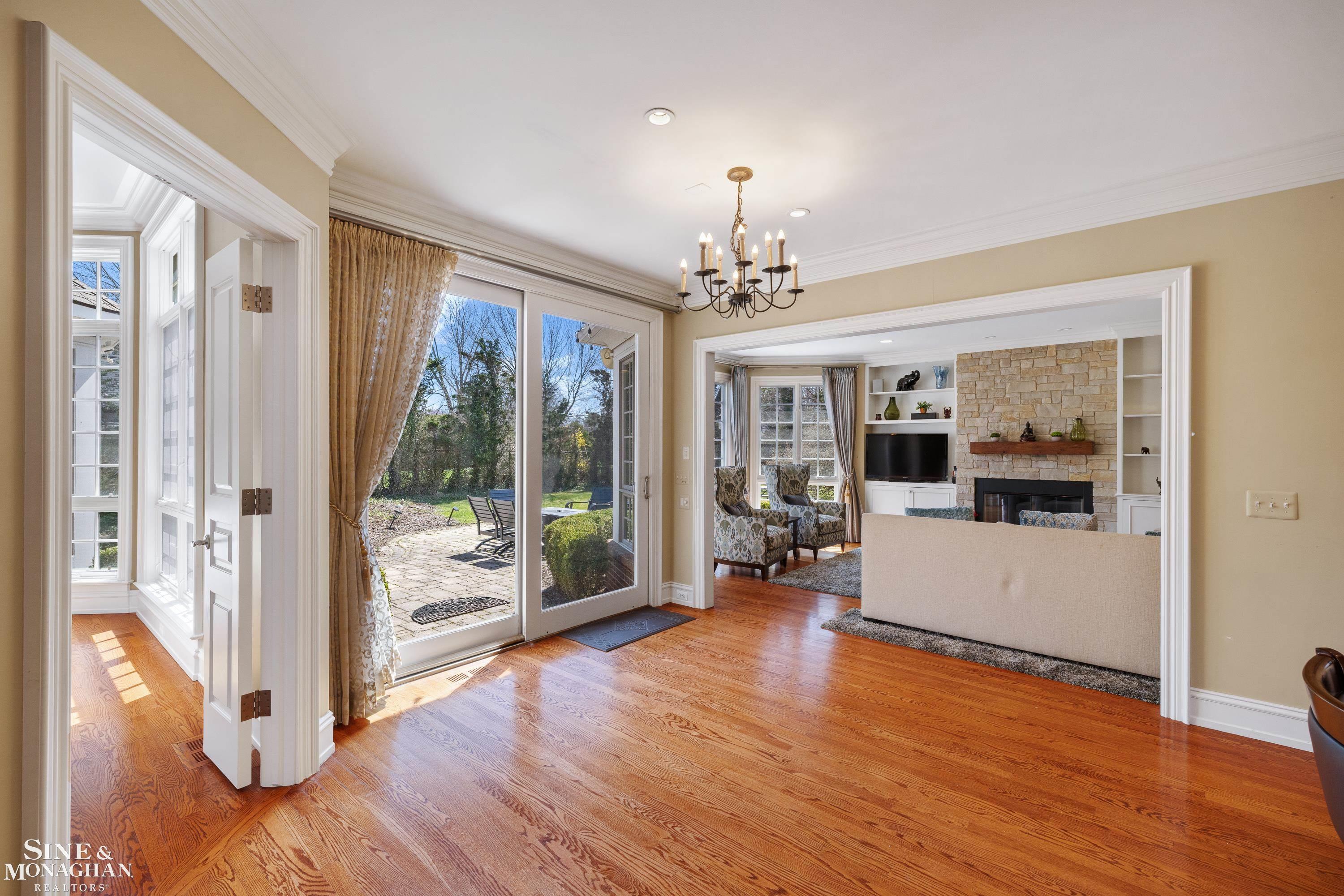 521 Oxford Road, Grosse Pointe Woods, MI, 48236