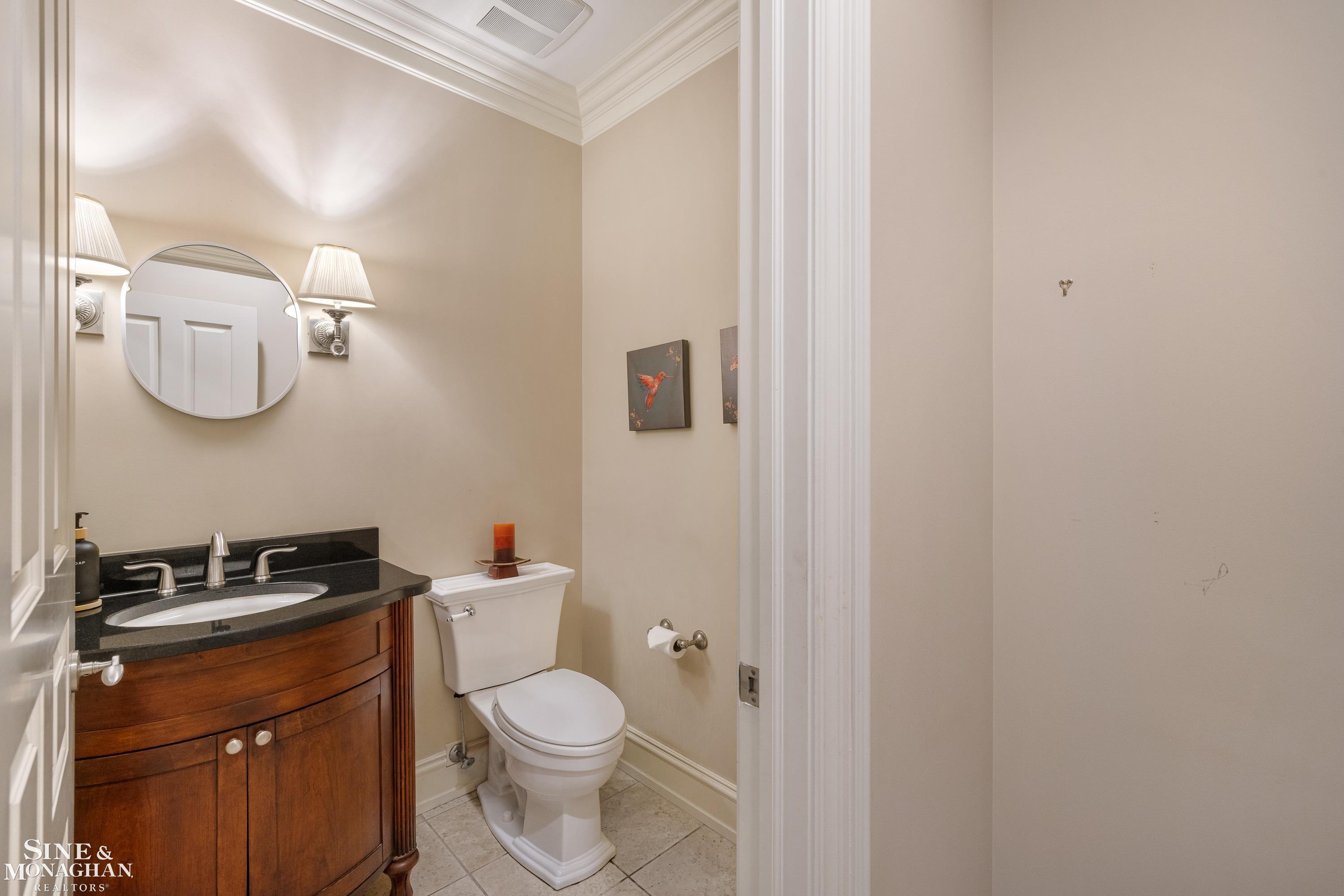 521 Oxford Road, Grosse Pointe Woods, MI, 48236