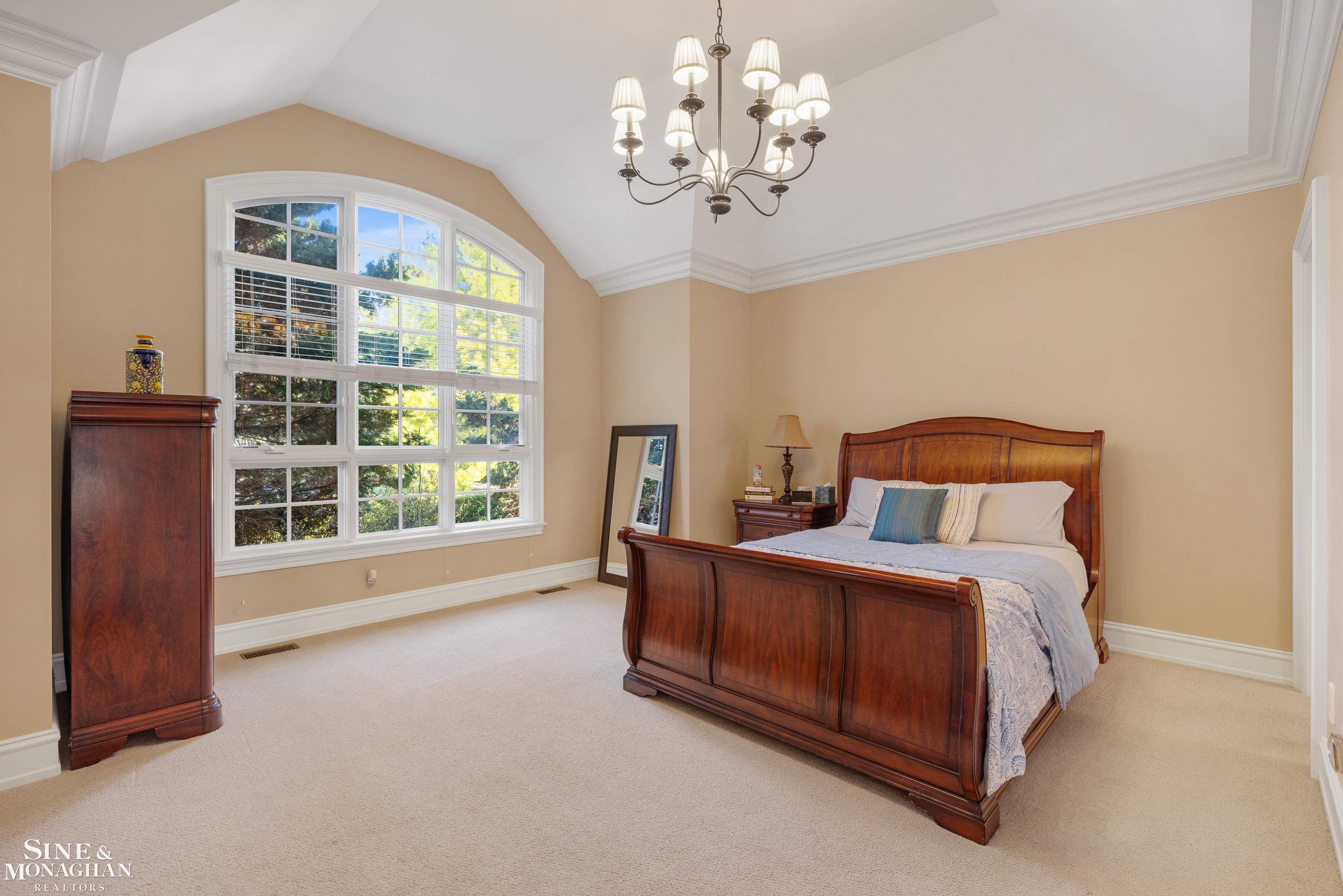 521 Oxford Road, Grosse Pointe Woods, MI, 48236