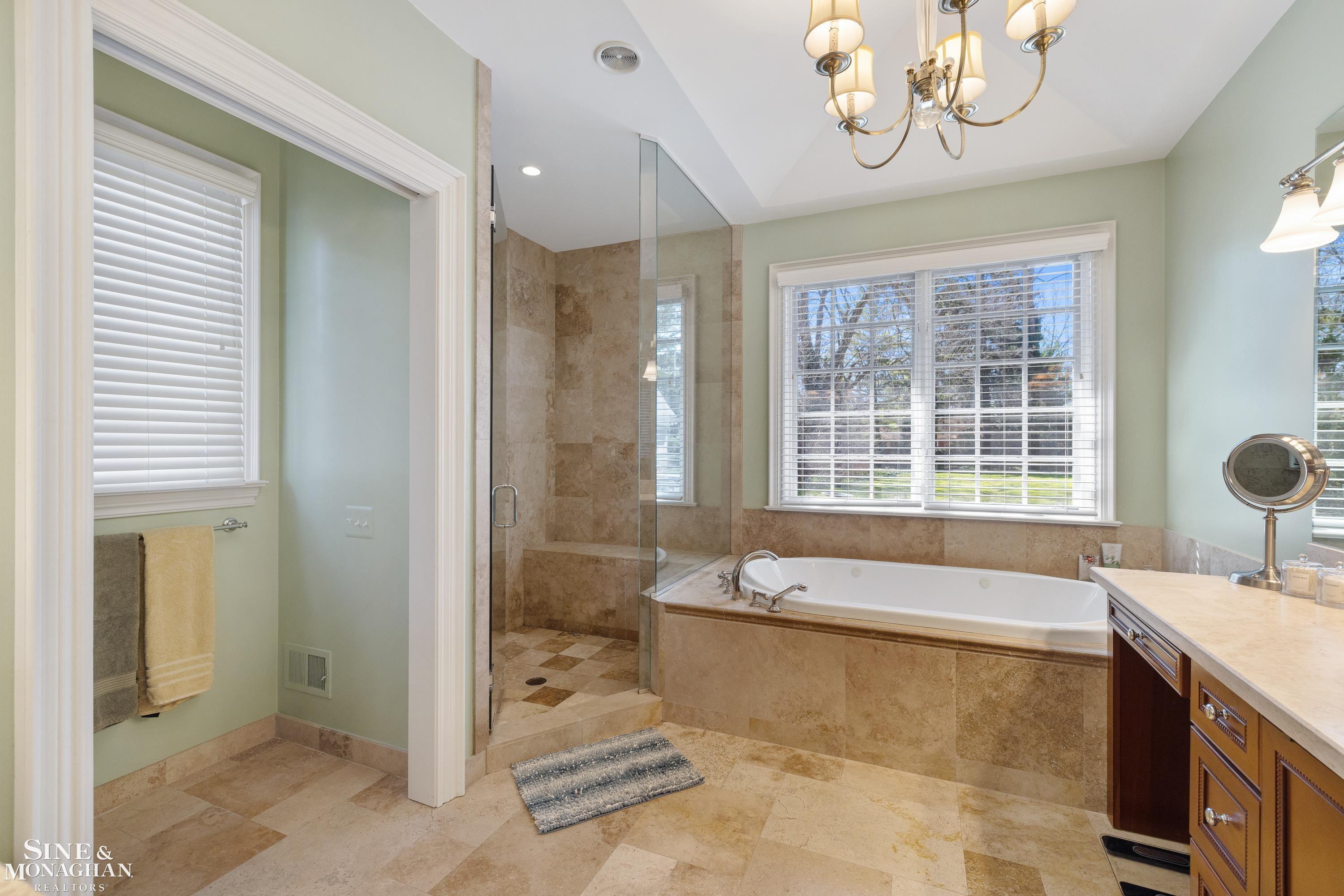 521 Oxford Road, Grosse Pointe Woods, MI, 48236