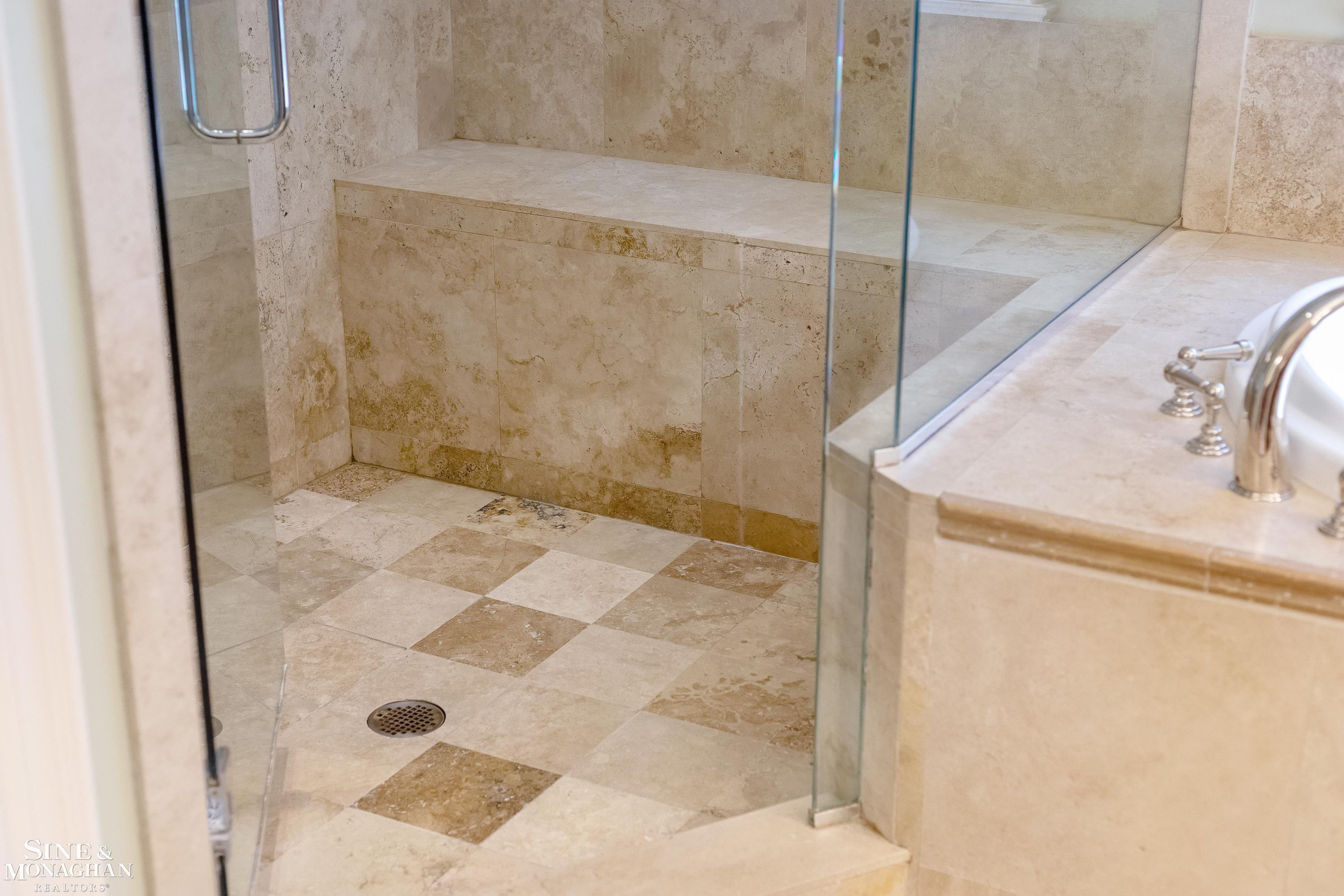 521 Oxford Road, Grosse Pointe Woods, MI, 48236