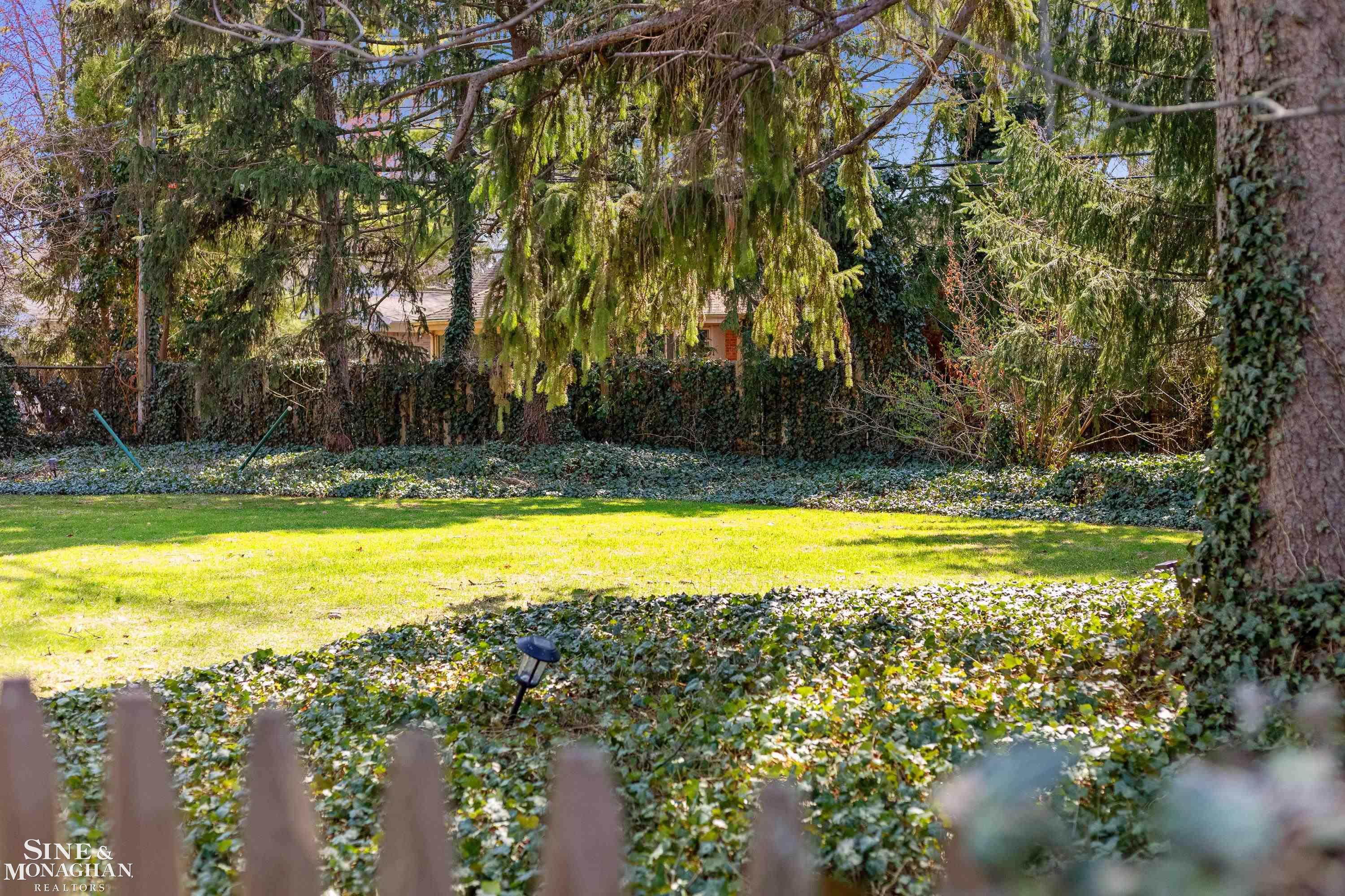 521 Oxford Road, Grosse Pointe Woods, MI, 48236