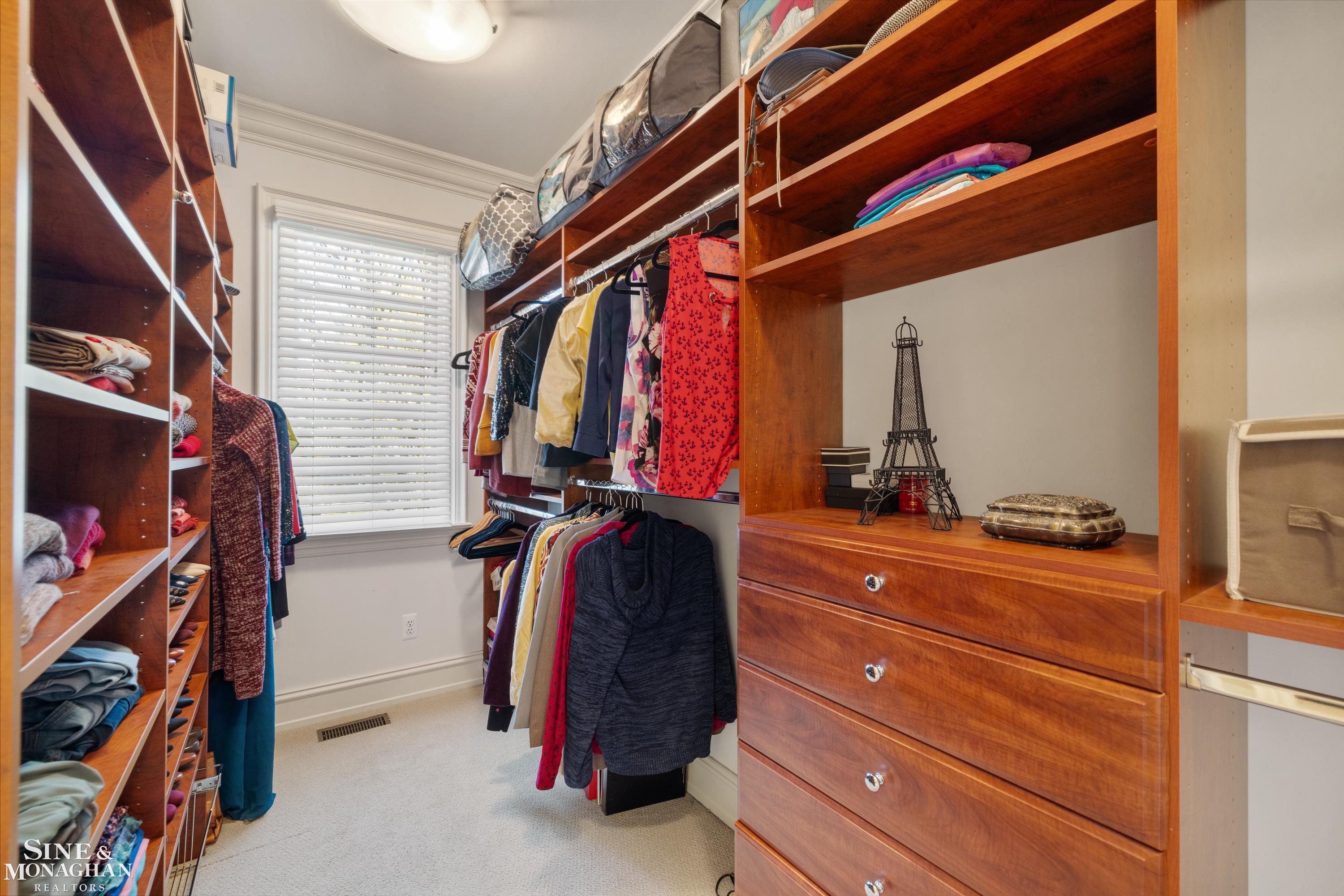 521 Oxford Road, Grosse Pointe Woods, MI, 48236