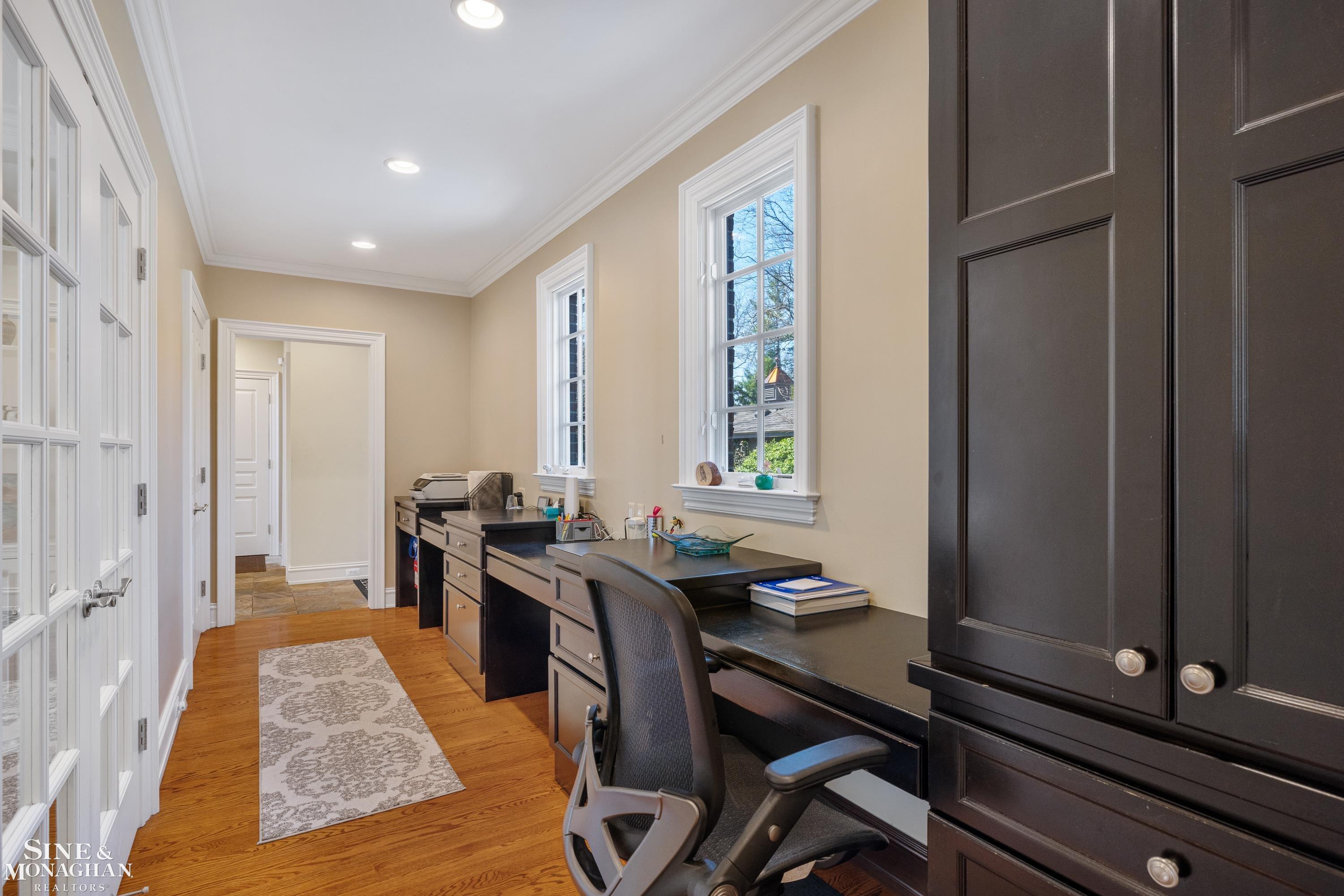 521 Oxford Road, Grosse Pointe Woods, MI, 48236