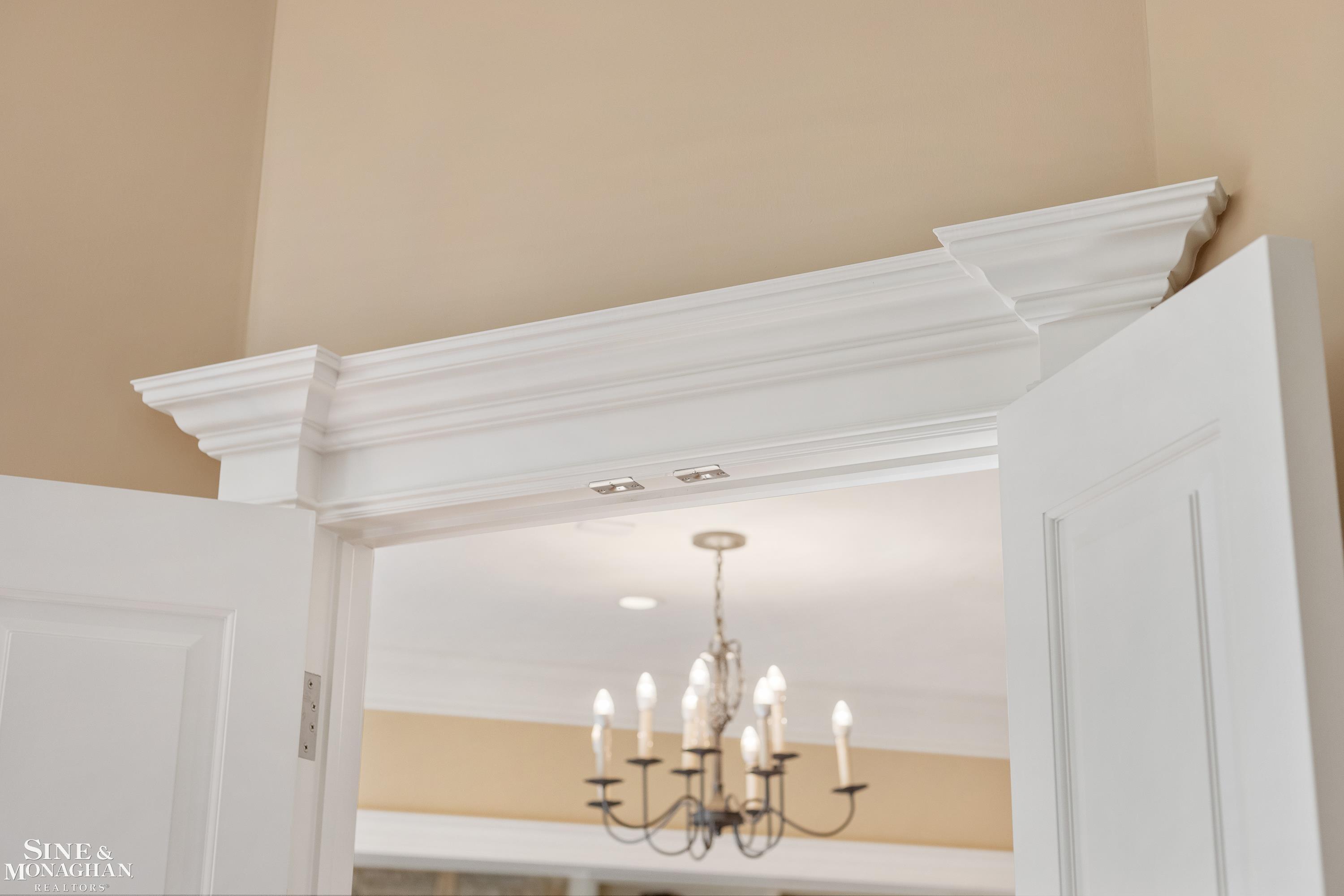 521 Oxford Road, Grosse Pointe Woods, MI, 48236