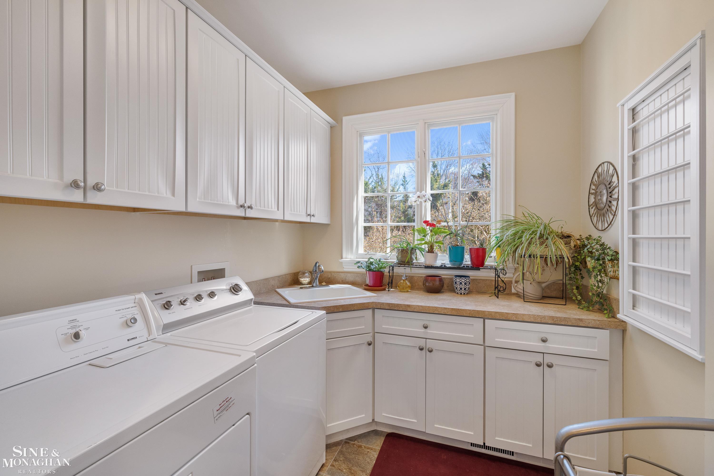 521 Oxford Road, Grosse Pointe Woods, MI, 48236