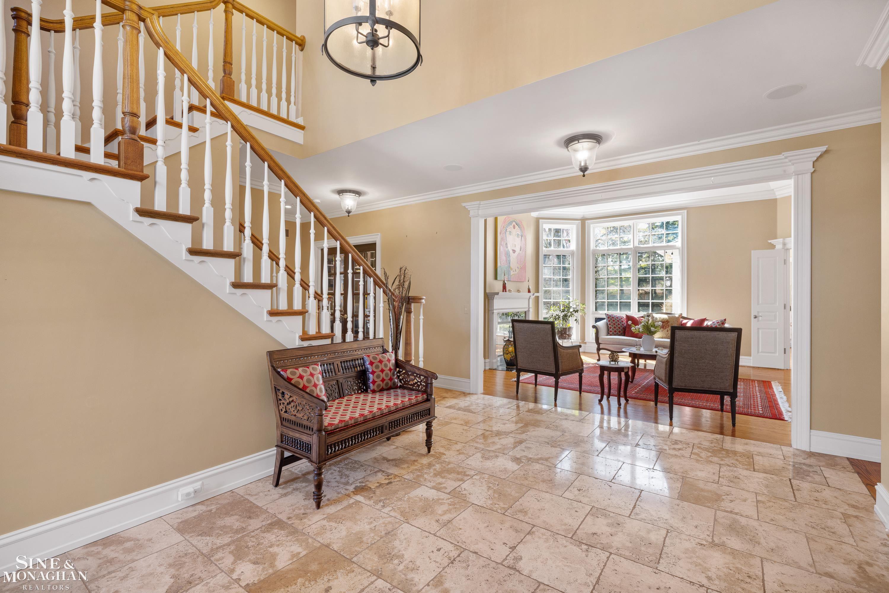 521 Oxford Road, Grosse Pointe Woods, MI, 48236