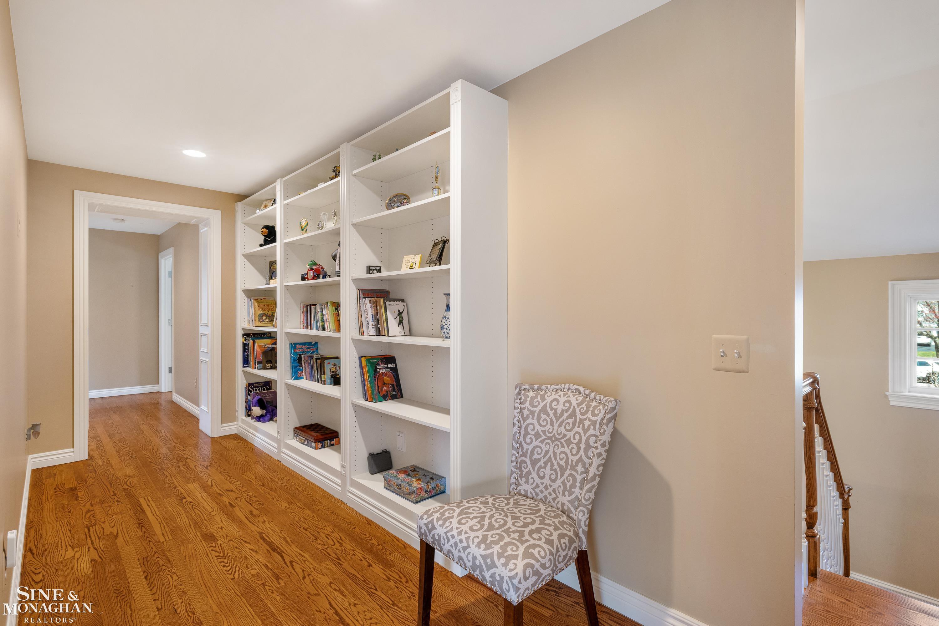 521 Oxford Road, Grosse Pointe Woods, MI, 48236