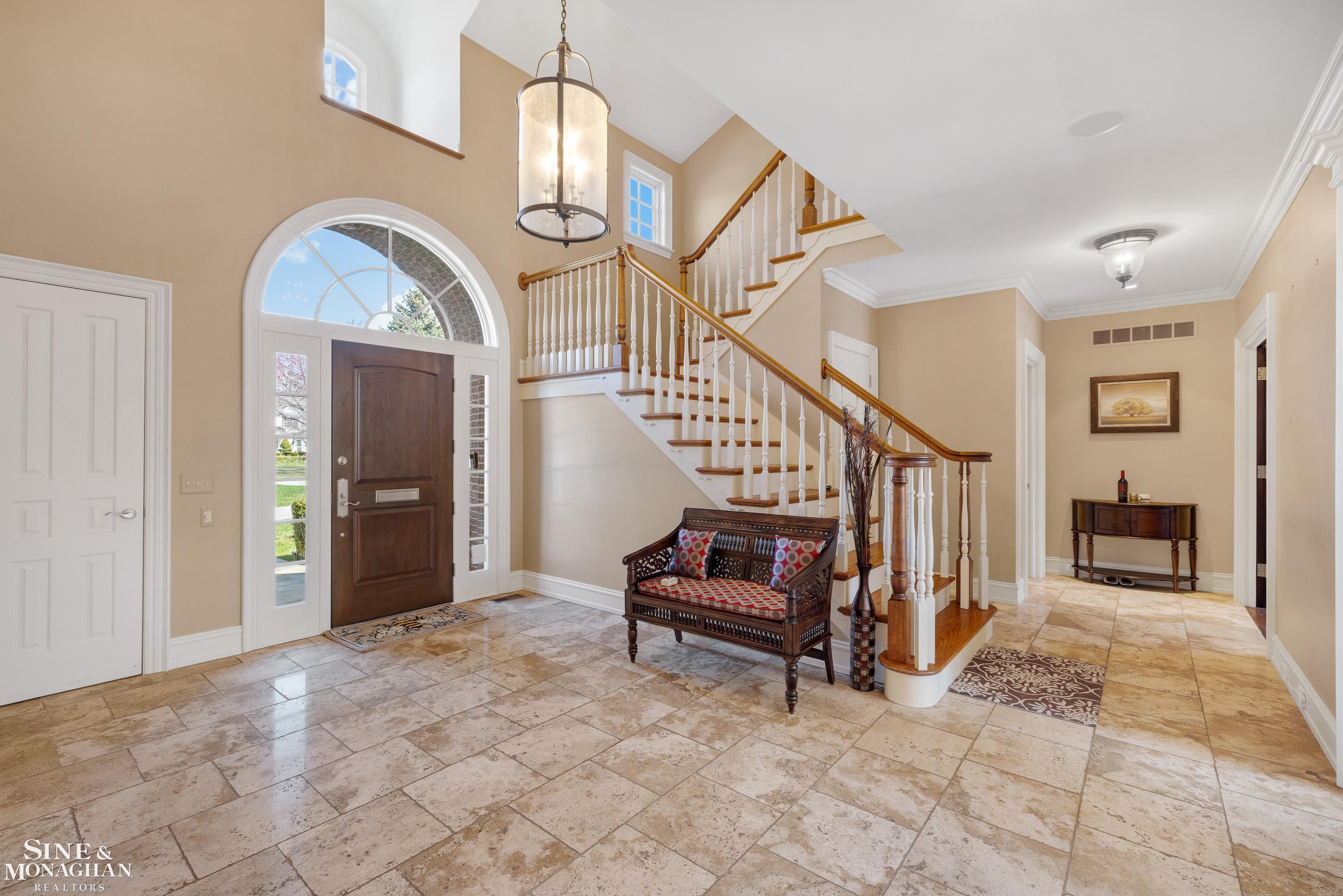 521 Oxford Road, Grosse Pointe Woods, MI, 48236