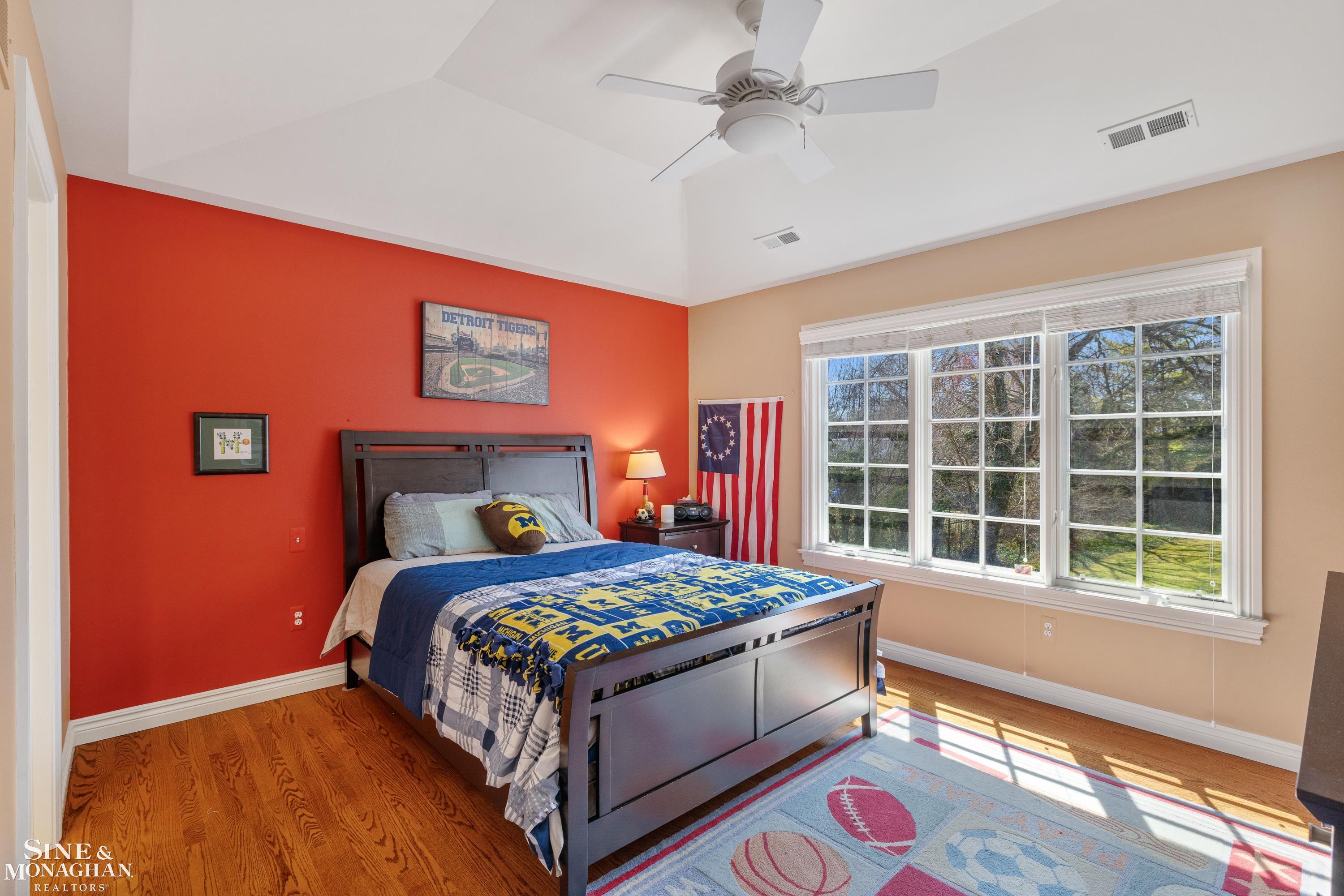 521 Oxford Road, Grosse Pointe Woods, MI, 48236