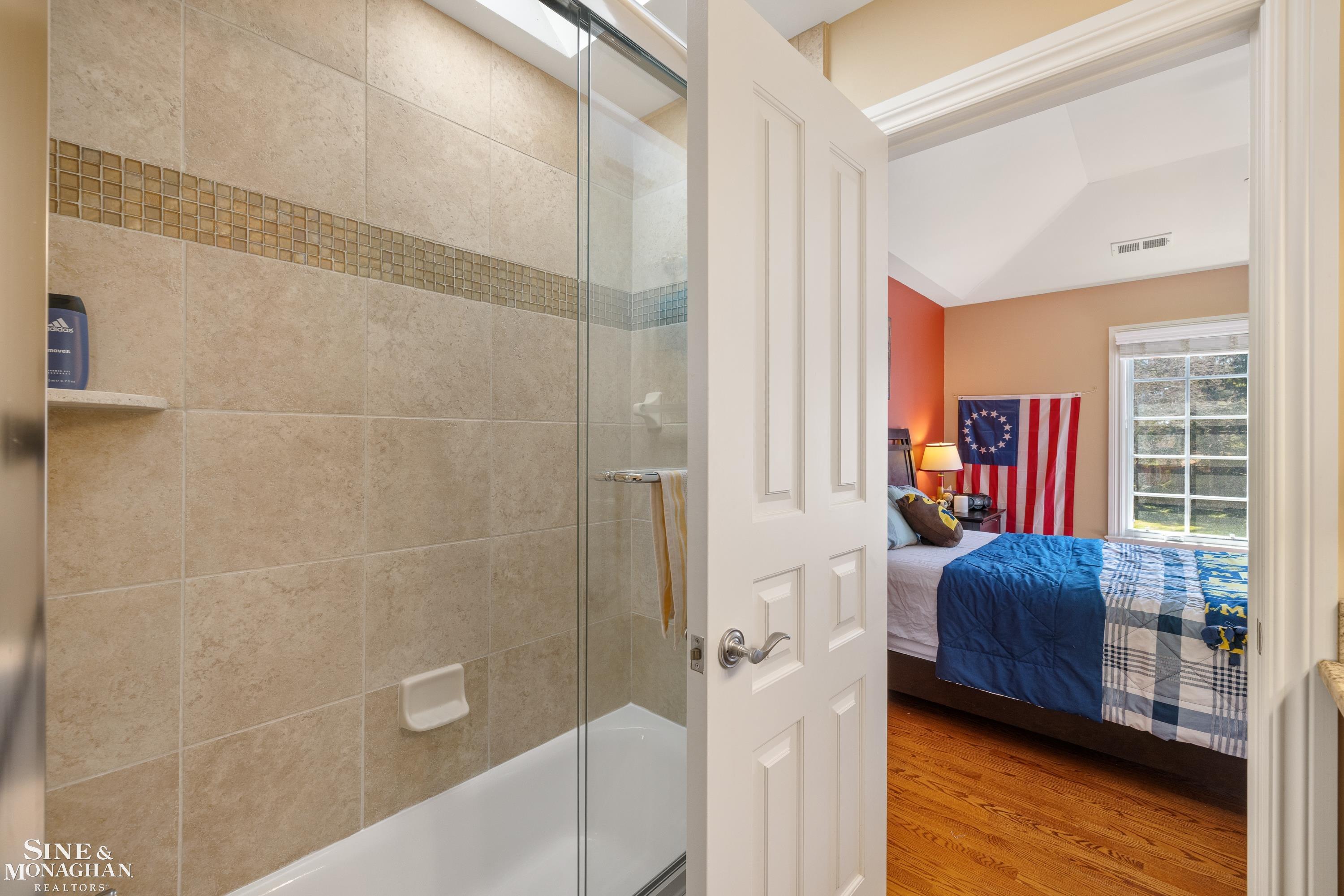 521 Oxford Road, Grosse Pointe Woods, MI, 48236