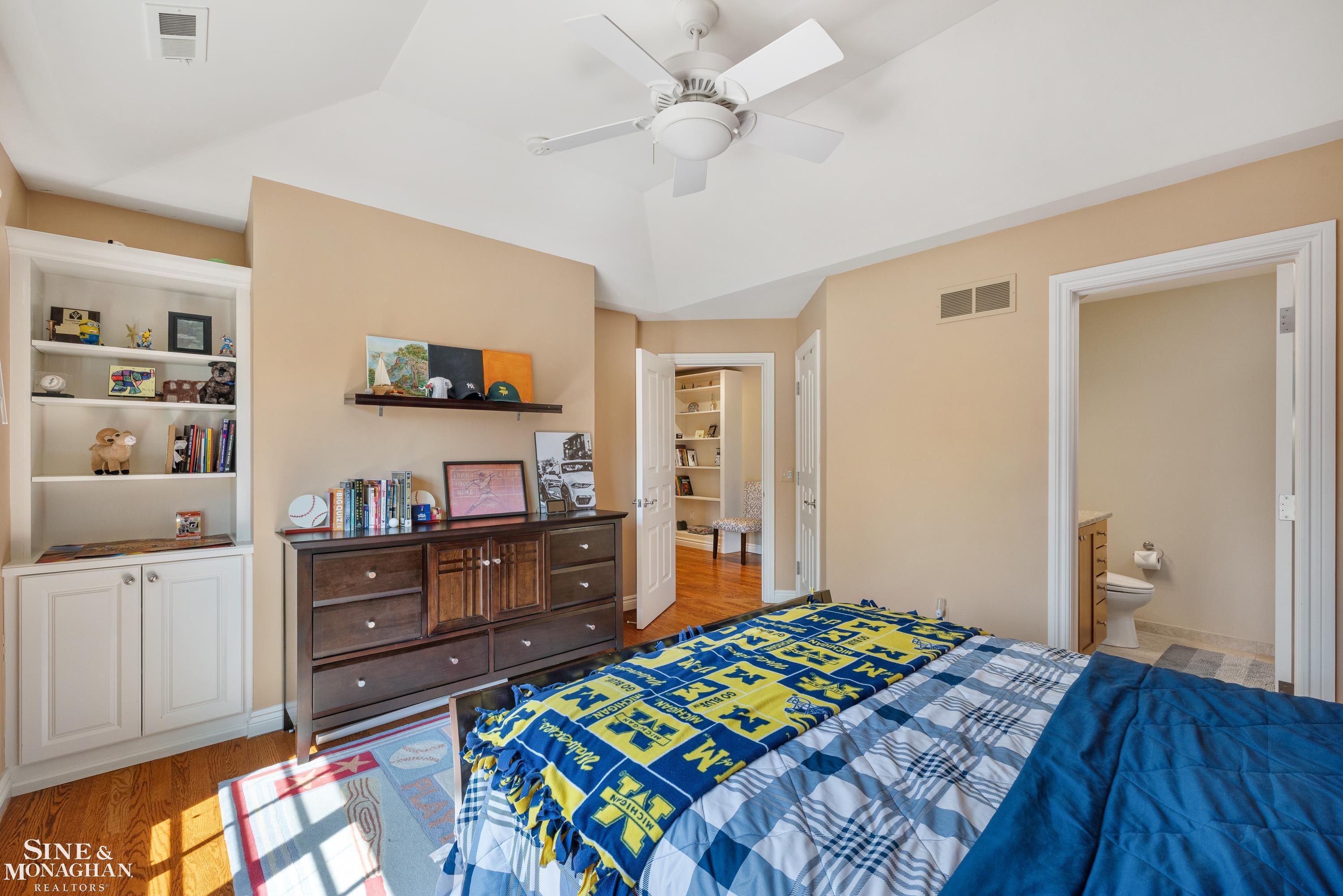 521 Oxford Road, Grosse Pointe Woods, MI, 48236