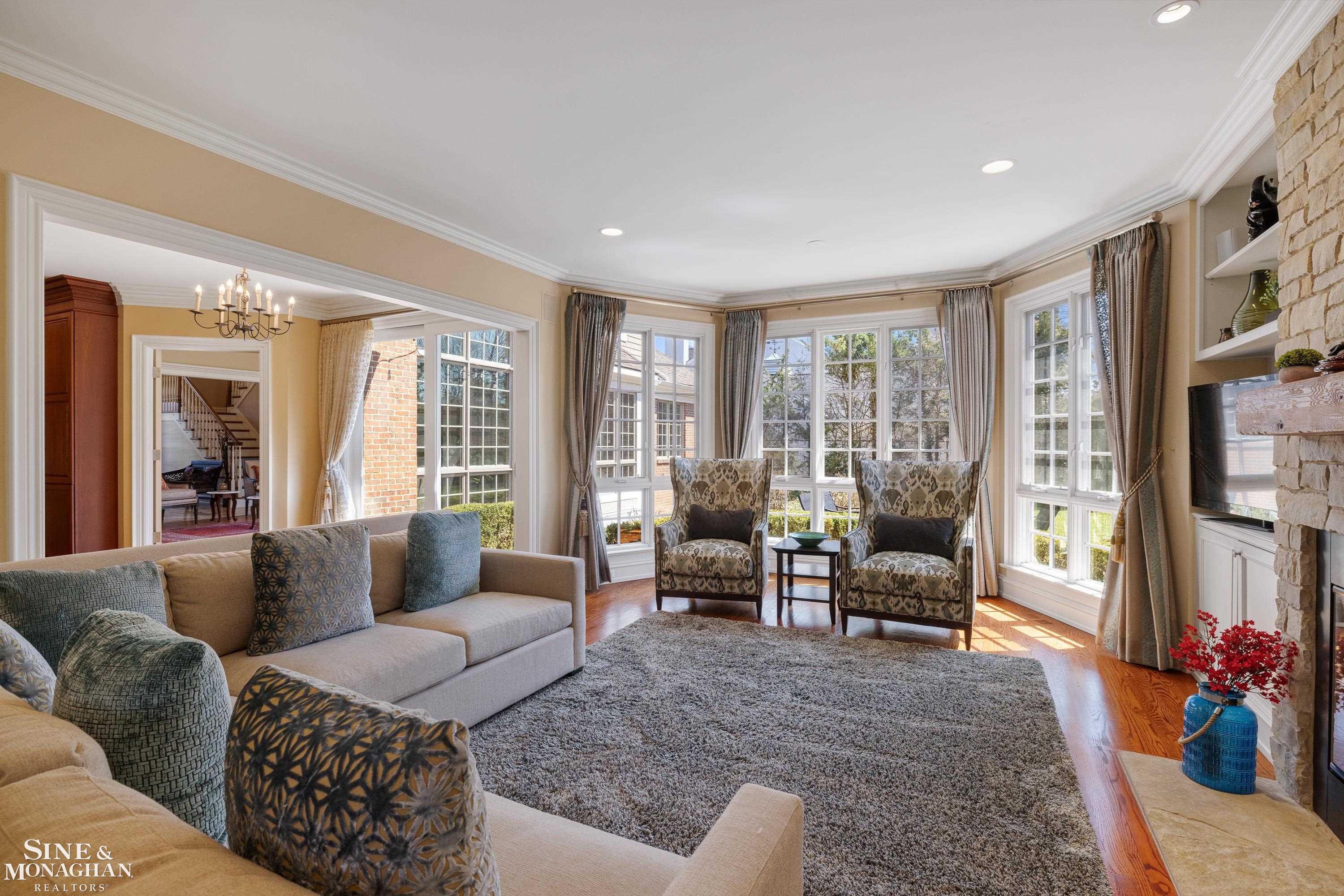 521 Oxford Road, Grosse Pointe Woods, MI, 48236