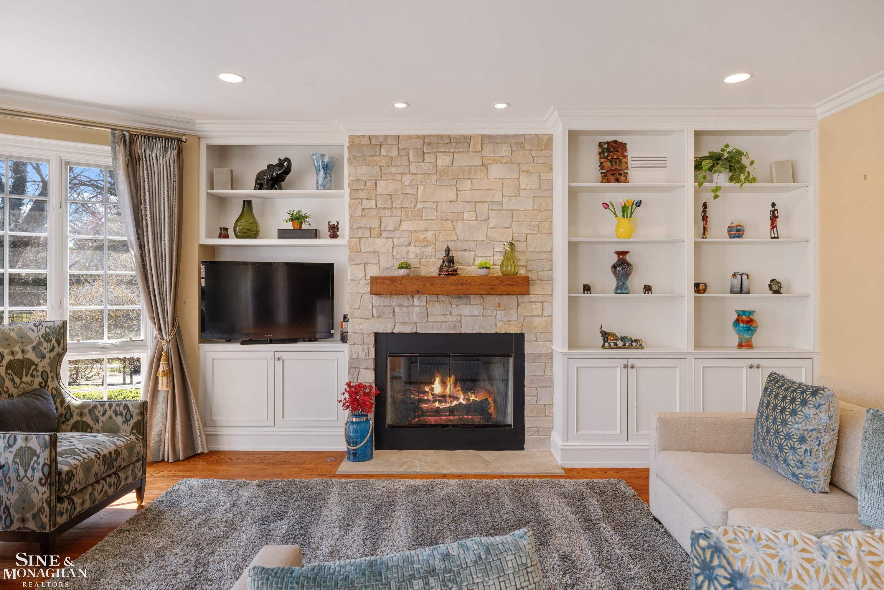 521 Oxford Road, Grosse Pointe Woods, MI, 48236