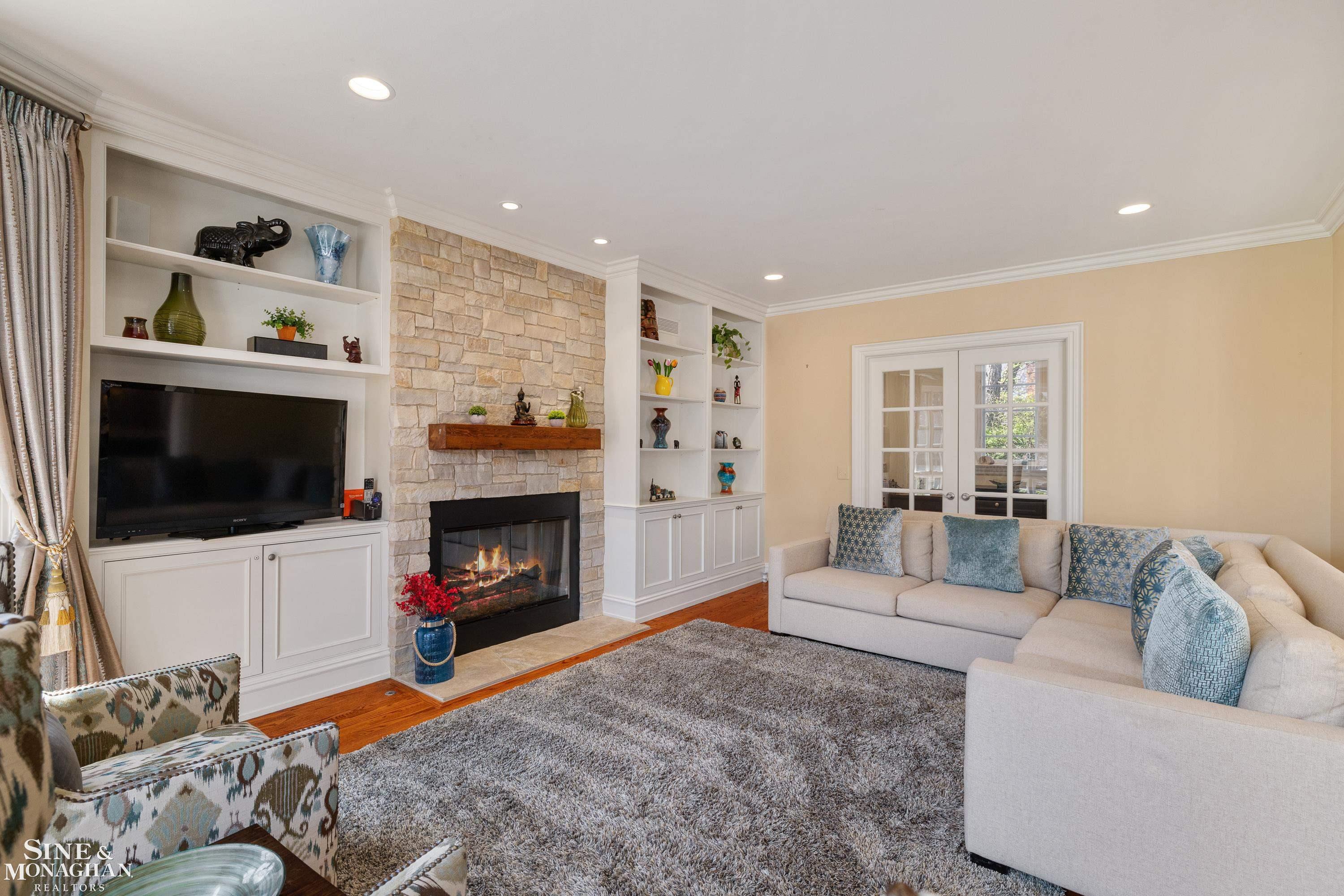 521 Oxford Road, Grosse Pointe Woods, MI, 48236