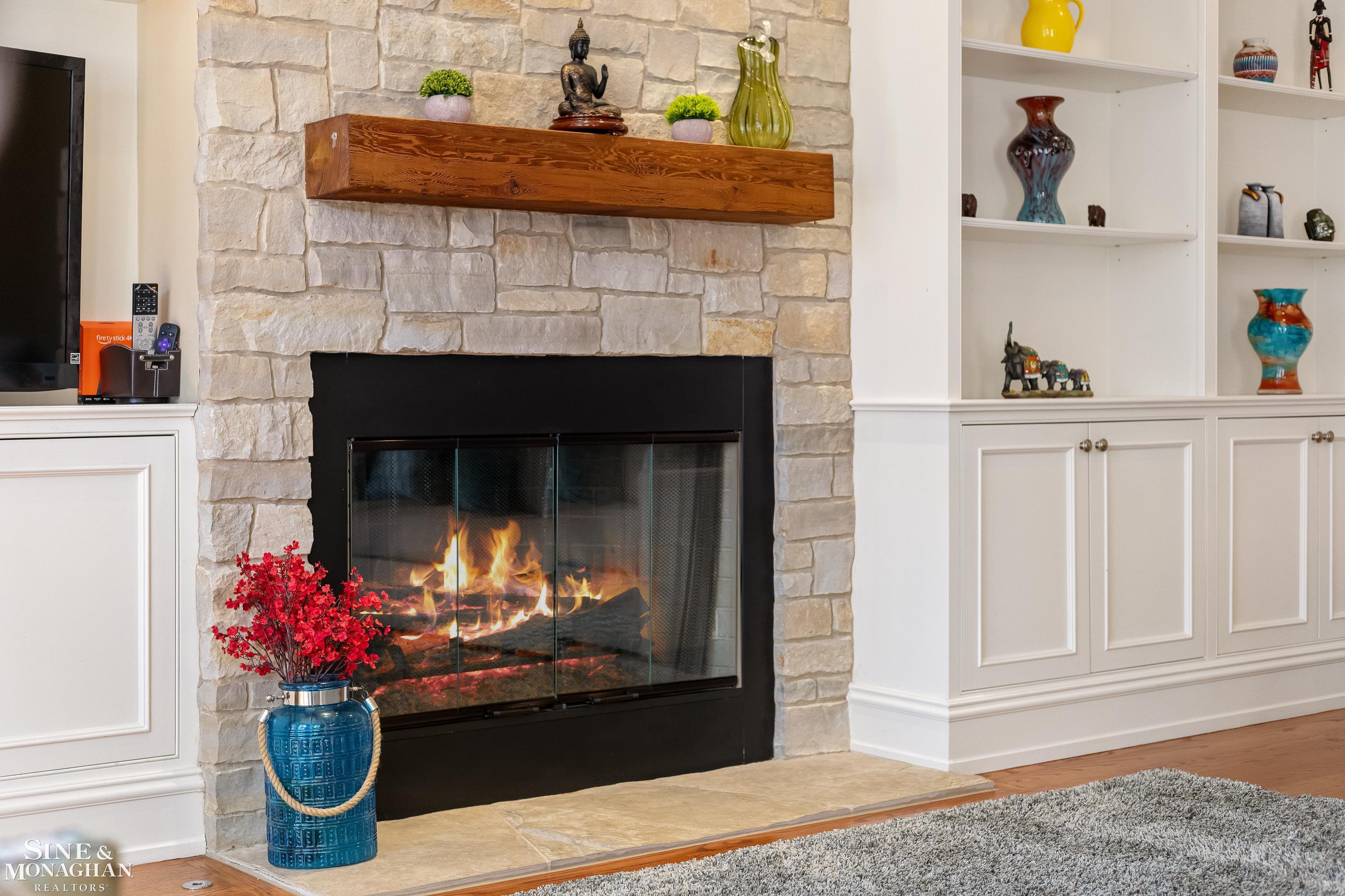 521 Oxford Road, Grosse Pointe Woods, MI, 48236