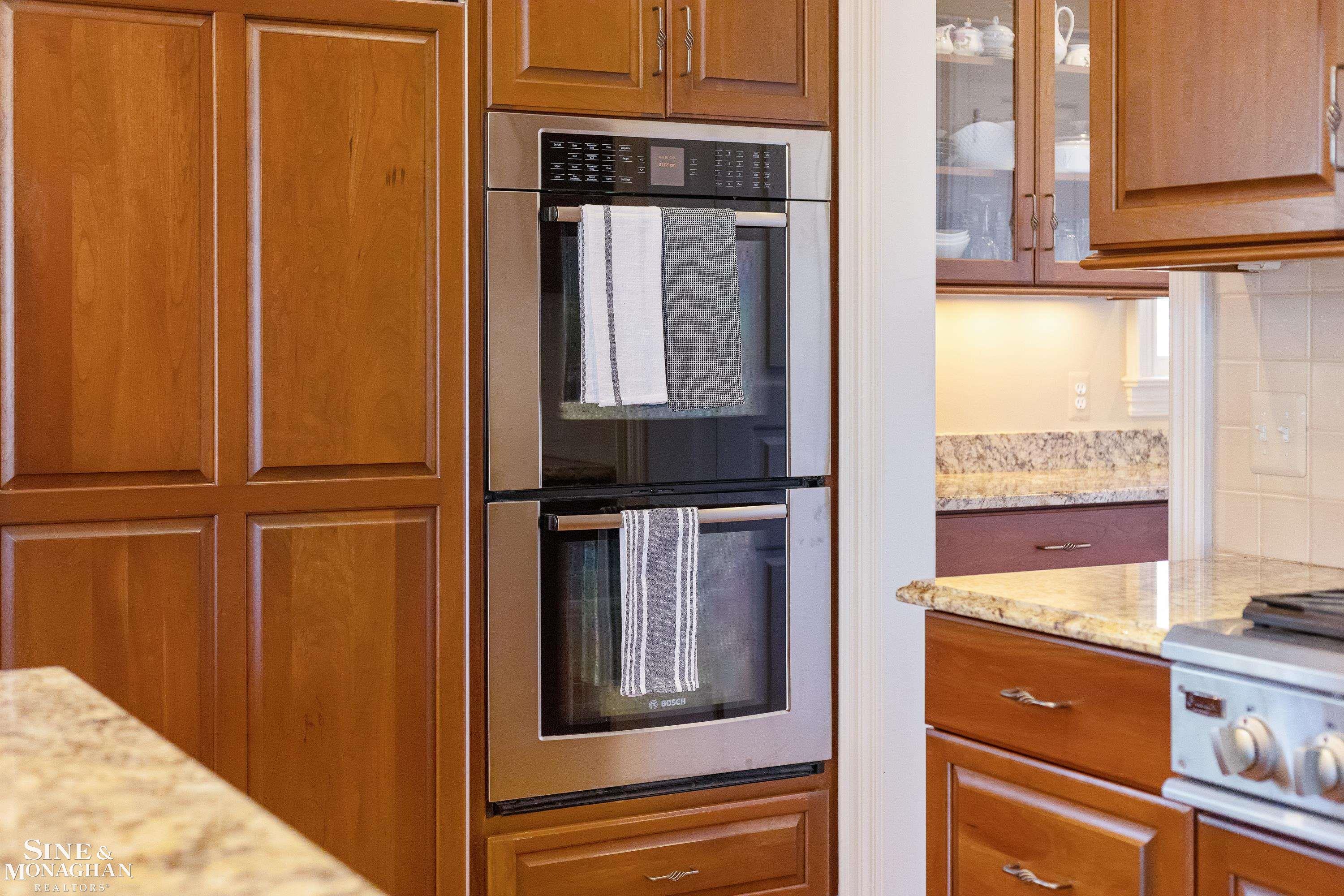 521 Oxford Road, Grosse Pointe Woods, MI, 48236