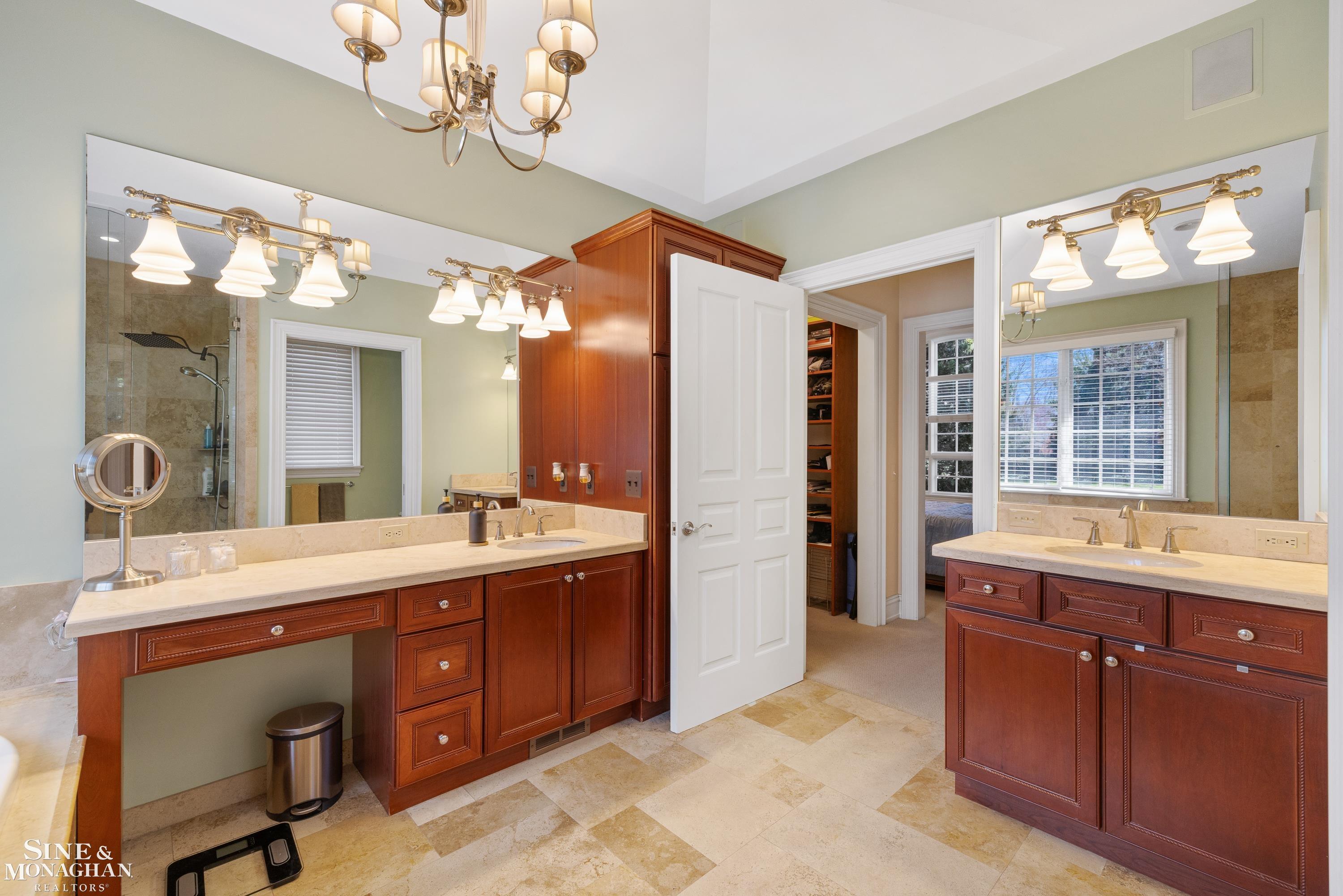 521 Oxford Road, Grosse Pointe Woods, MI, 48236