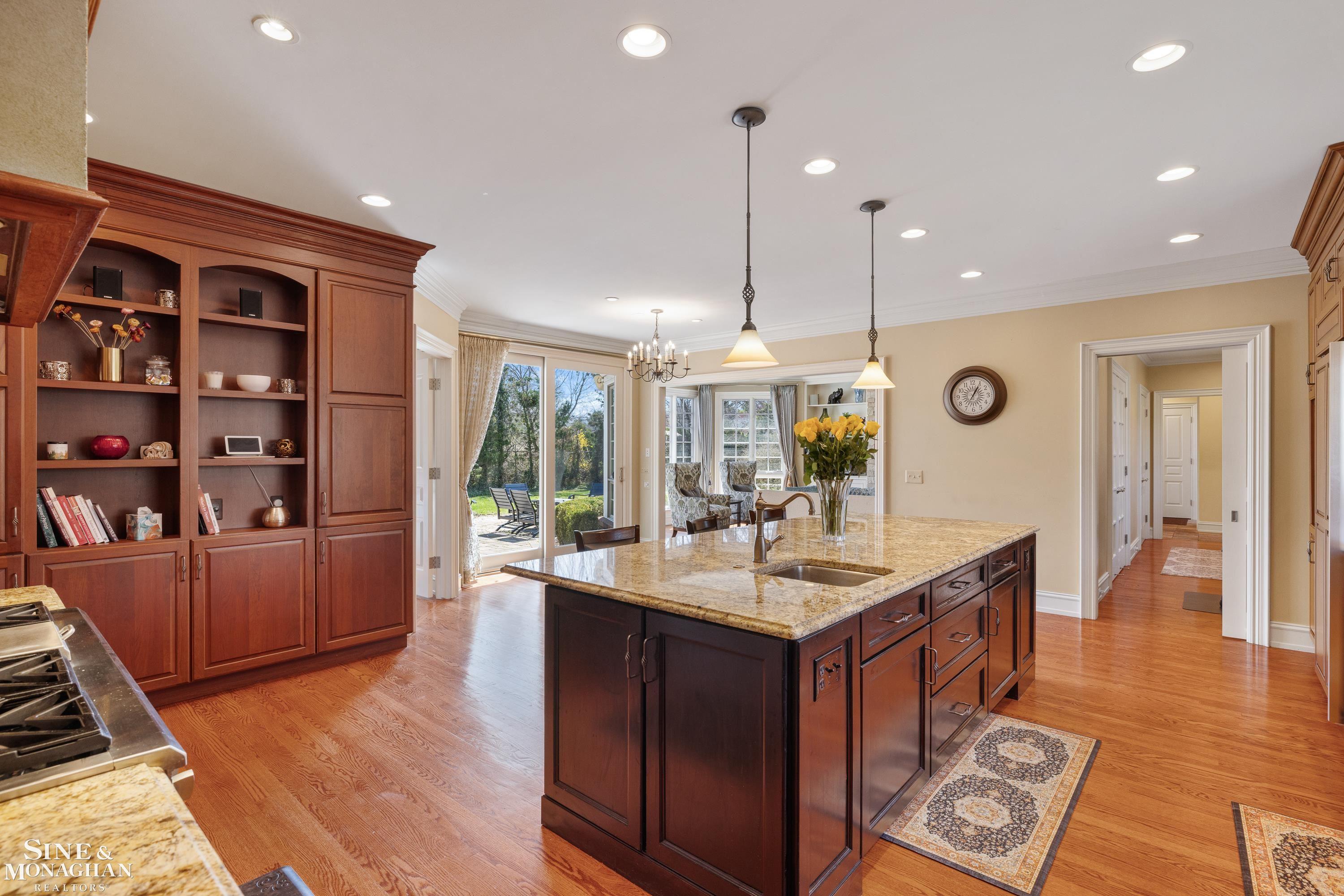 521 Oxford Road, Grosse Pointe Woods, MI, 48236