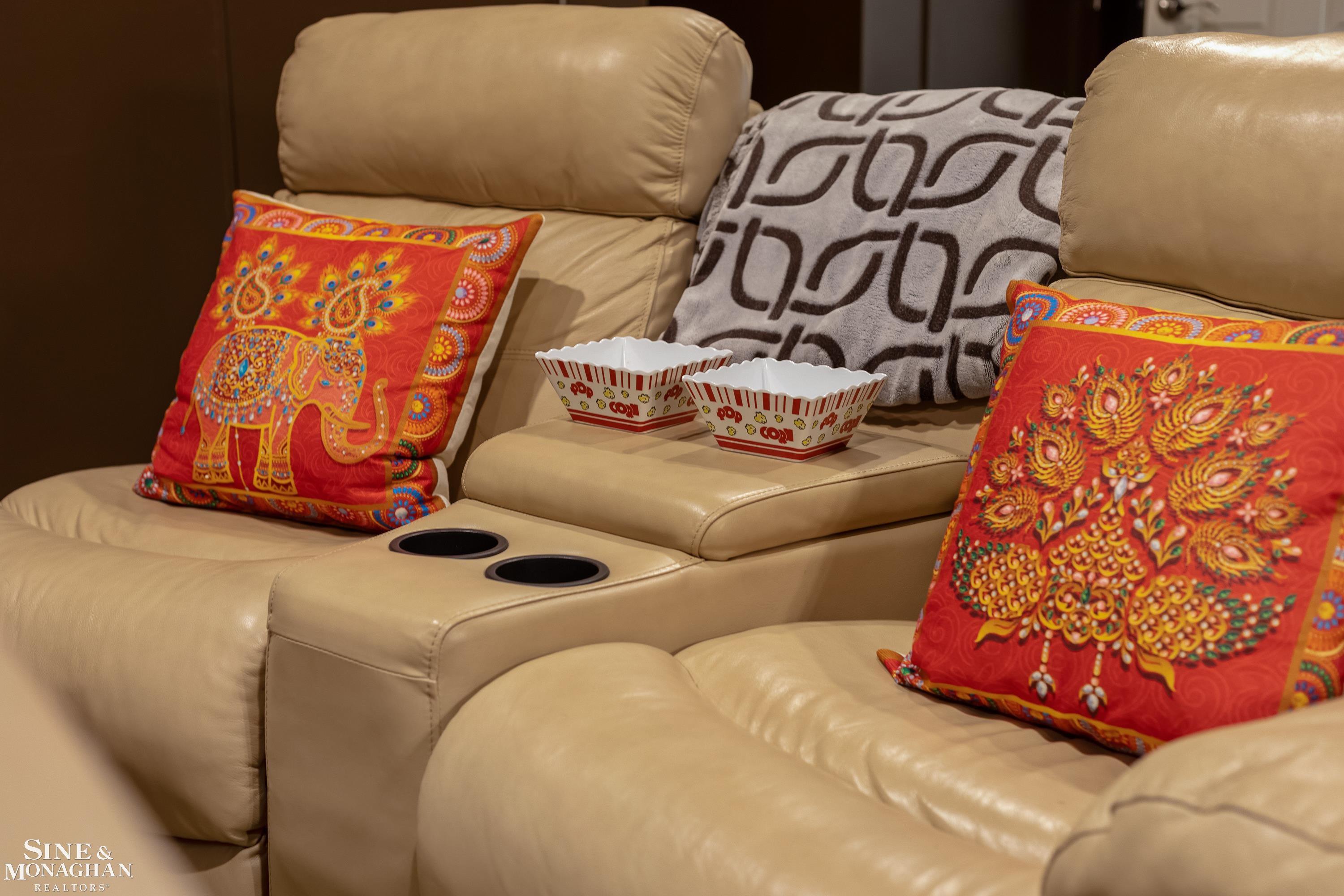 521 Oxford Road, Grosse Pointe Woods, MI, 48236