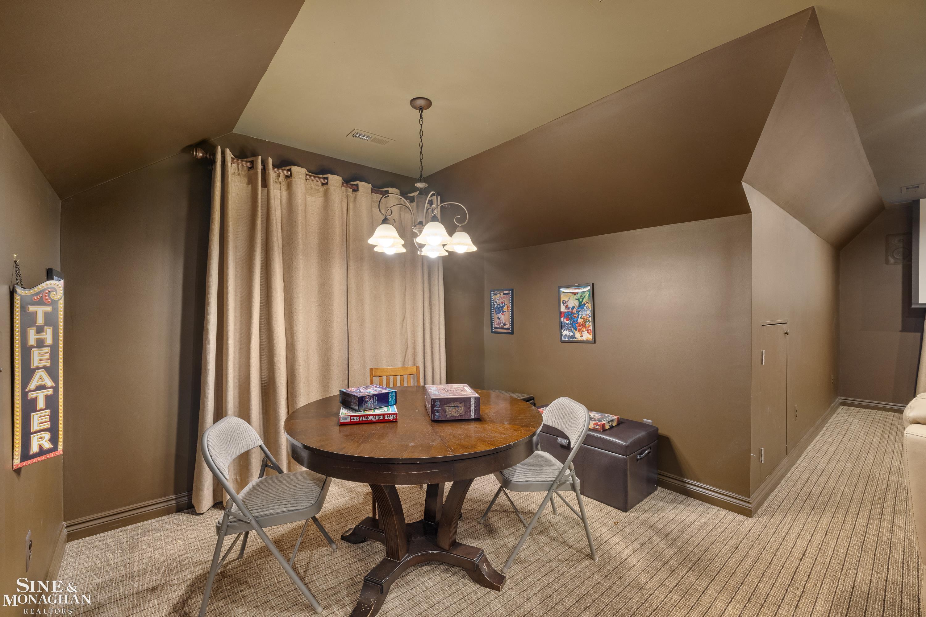 521 Oxford Road, Grosse Pointe Woods, MI, 48236